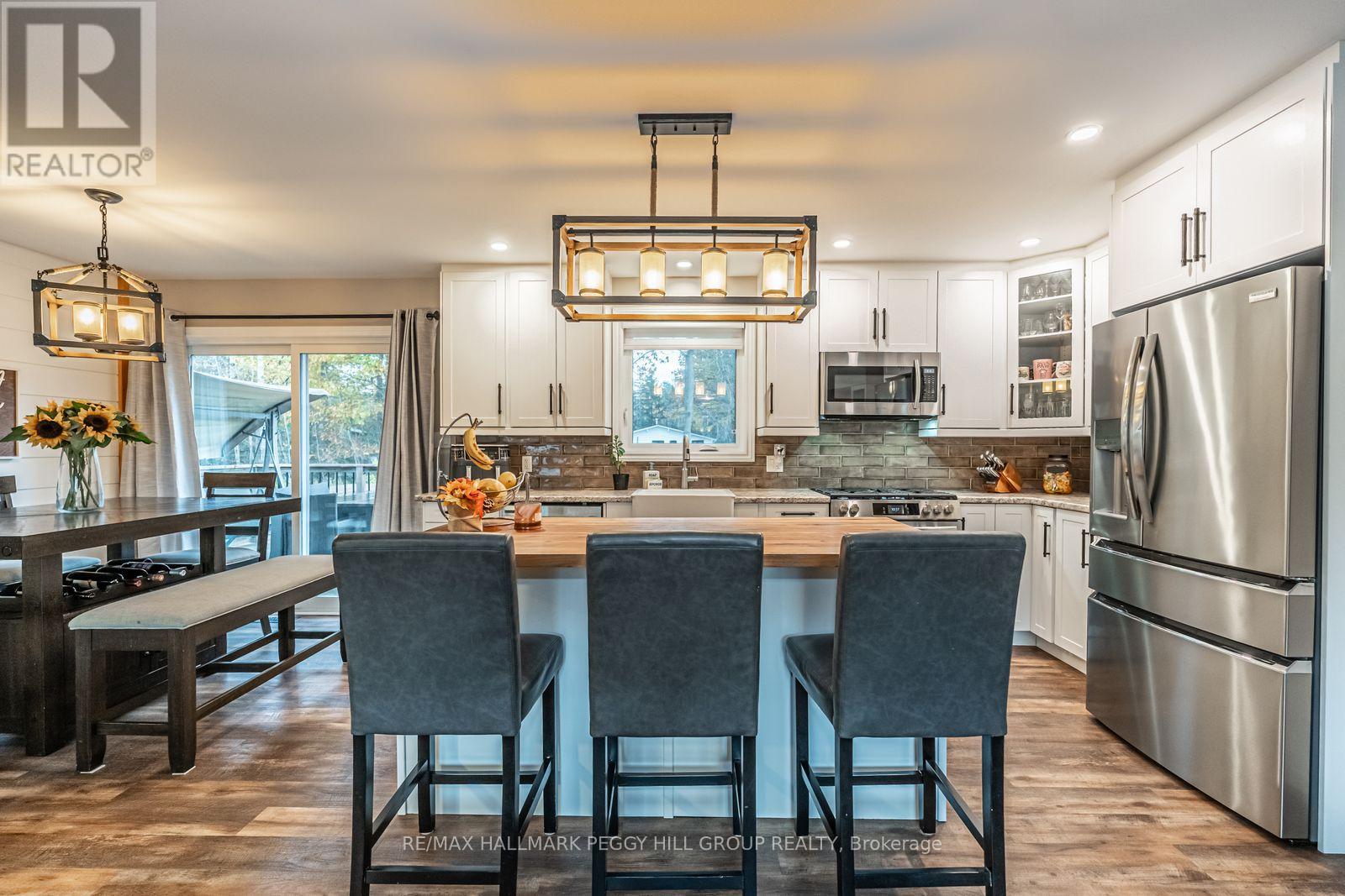 45 Evergreen Avenue, Tiny, Ontario  L0L 1P0 - Photo 3 - S12418469