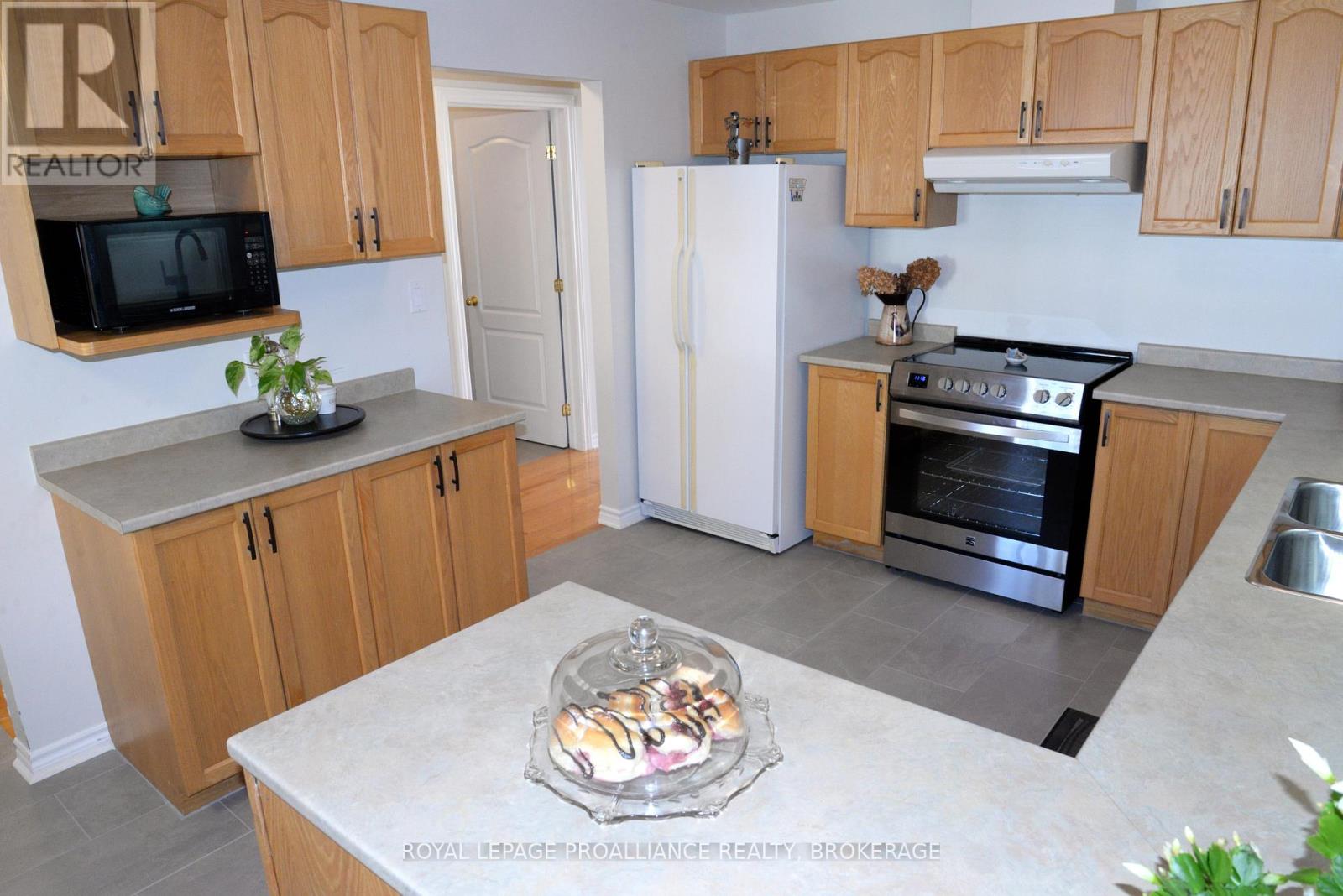 166 Ellesmeer Avenue, Kingston, Ontario  K7P 3H6 - Photo 15 - X12496254