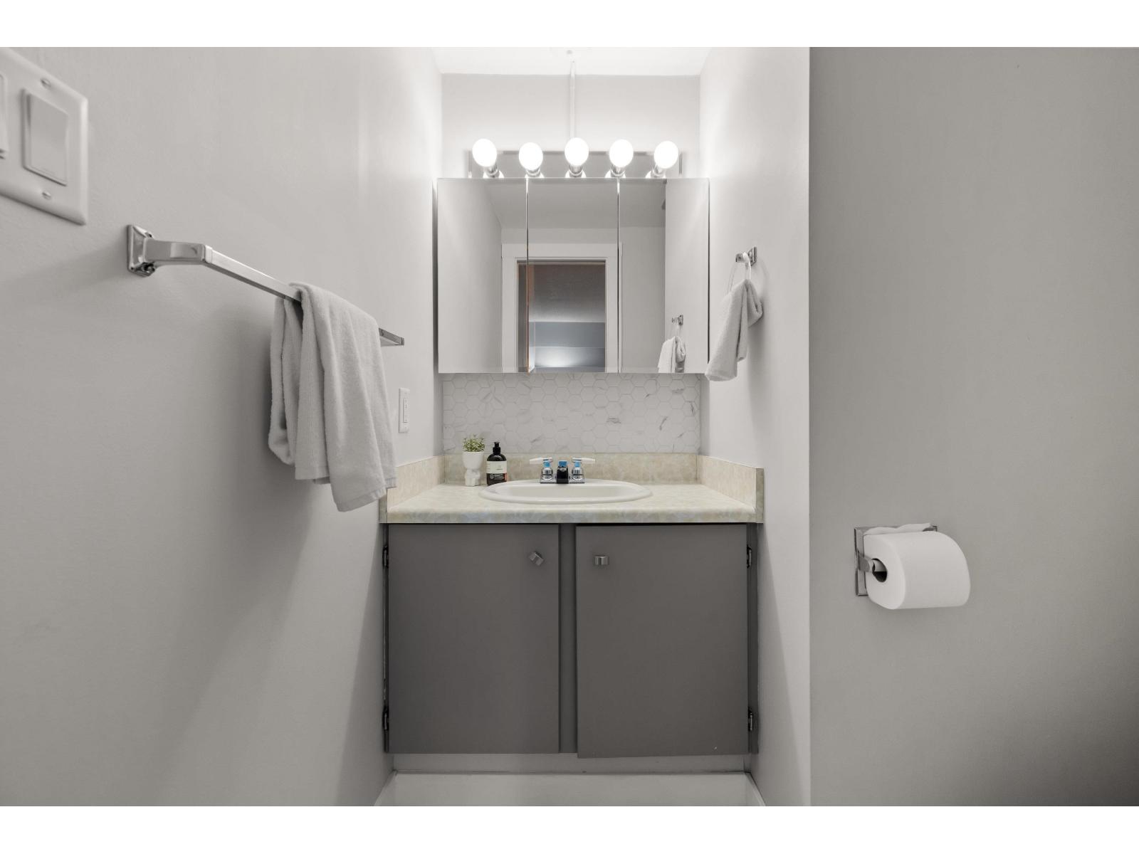 206 15010 Roper Avenue, White Rock, British Columbia  V4B 5A9 - Photo 16 - R3062414