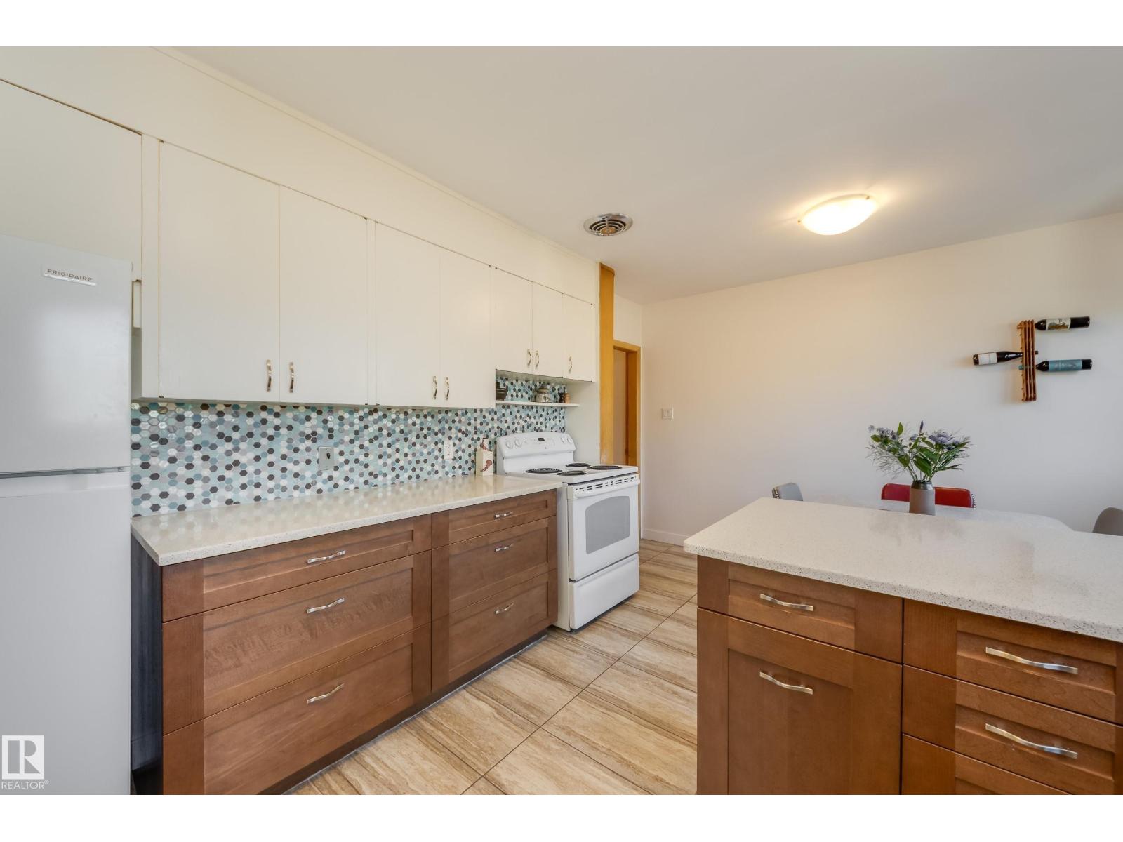 9651 66 Av Nw, Edmonton, Alberta  T6E 0M2 - Photo 11 - E4464206