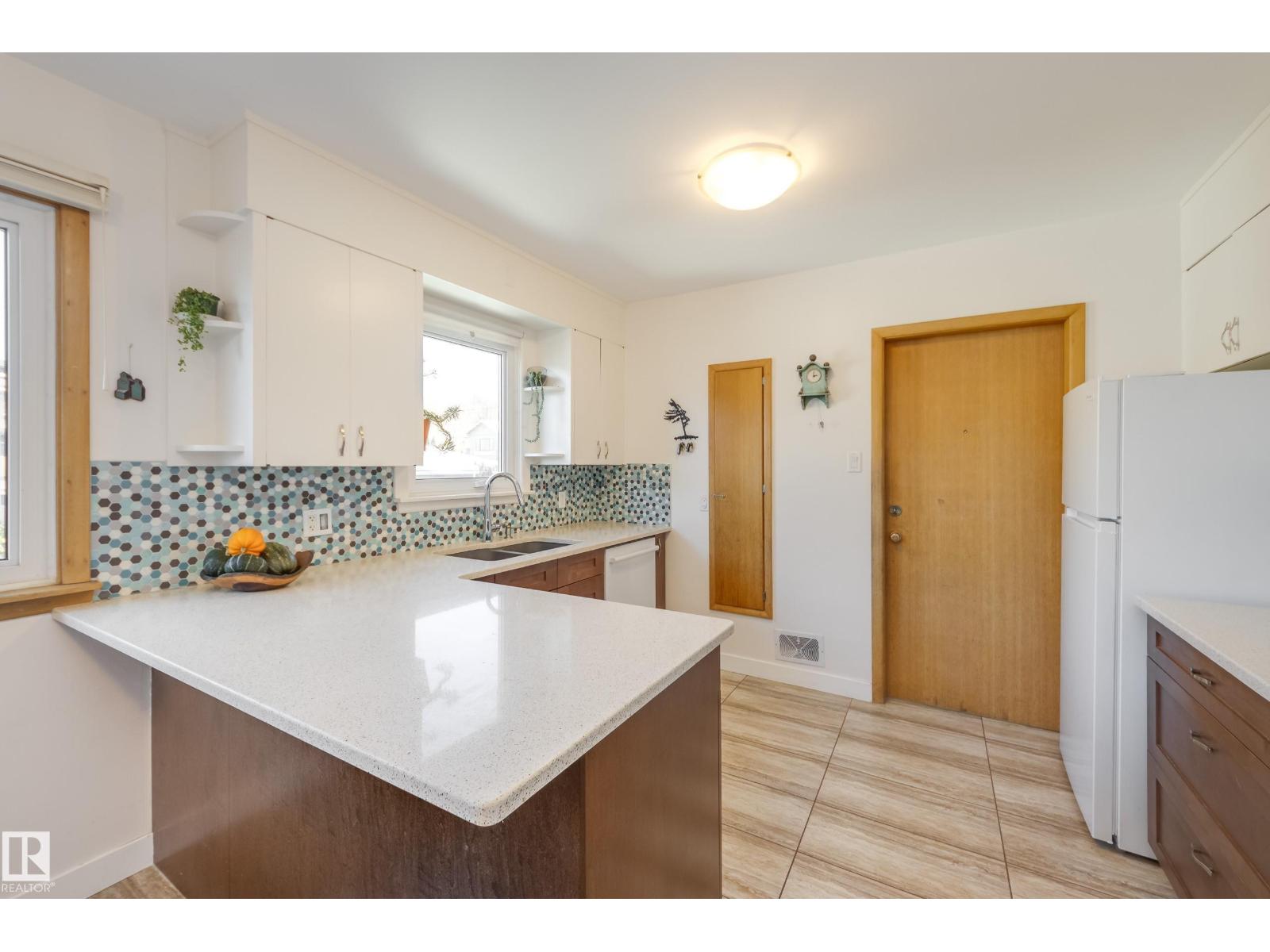 9651 66 Av Nw, Edmonton, Alberta  T6E 0M2 - Photo 9 - E4464206