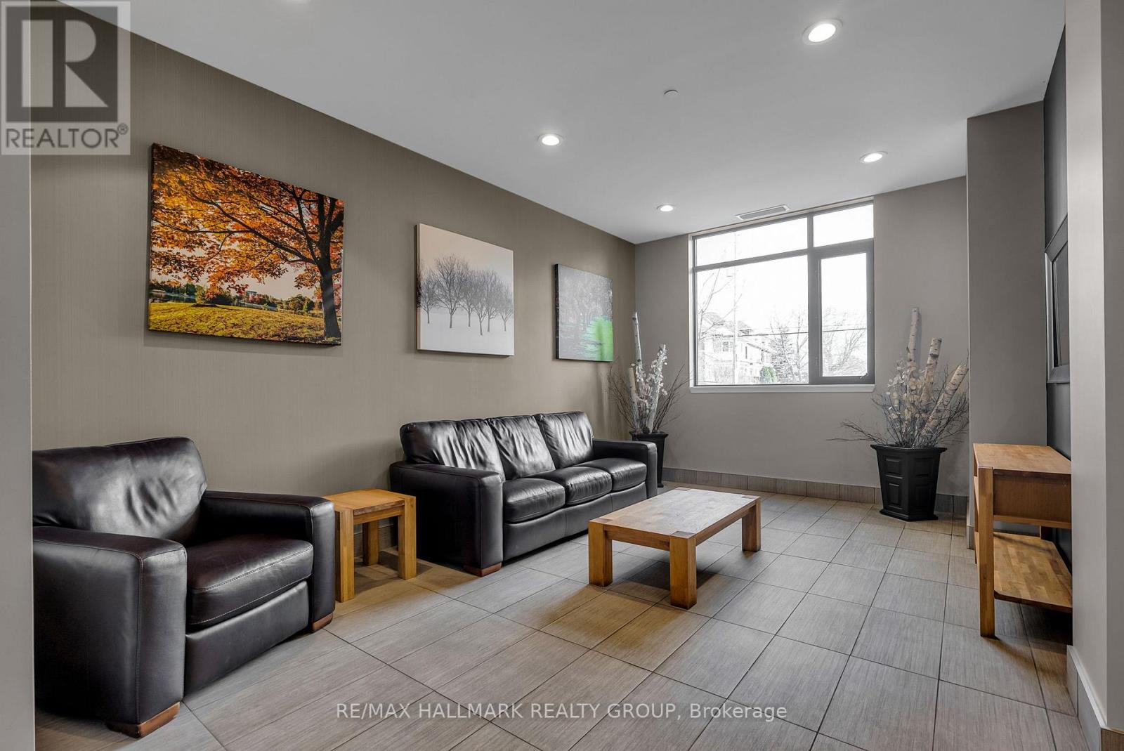 311 - 808 Bronson Avenue, Ottawa, Ontario  K1S 5A4 - Photo 3 - X12496348