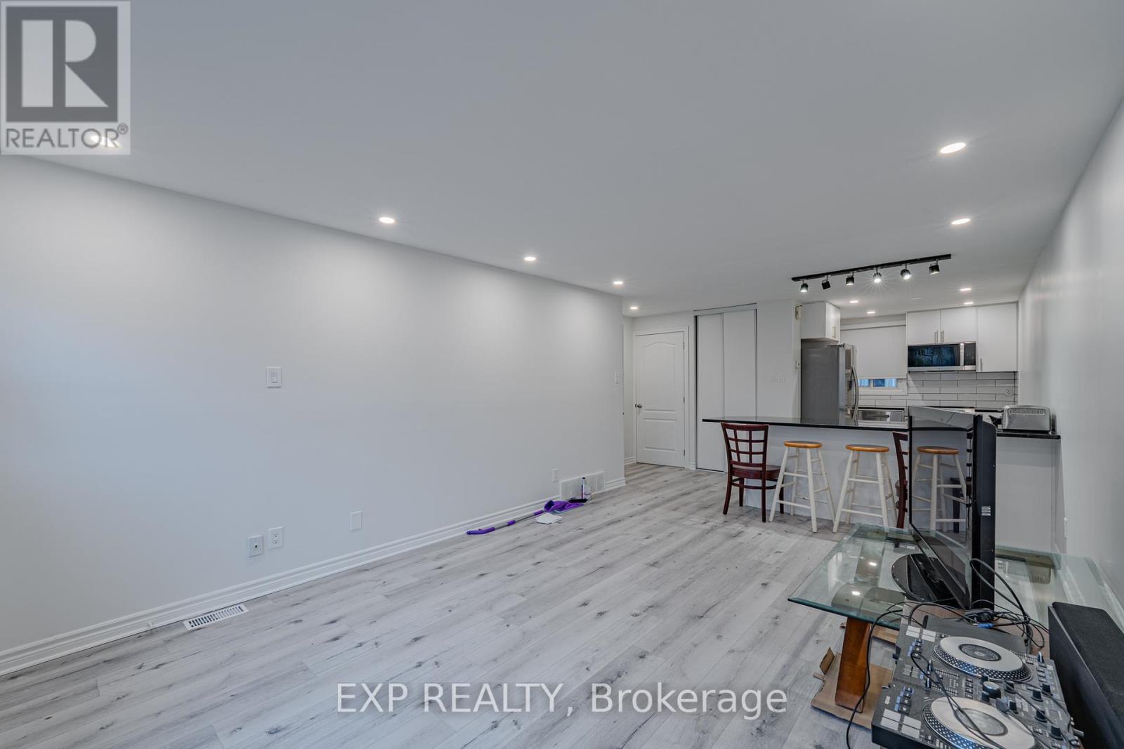 268 Woodfield Drive, Ottawa, Ontario  K2G 4P2 - Photo 11 - X12496390