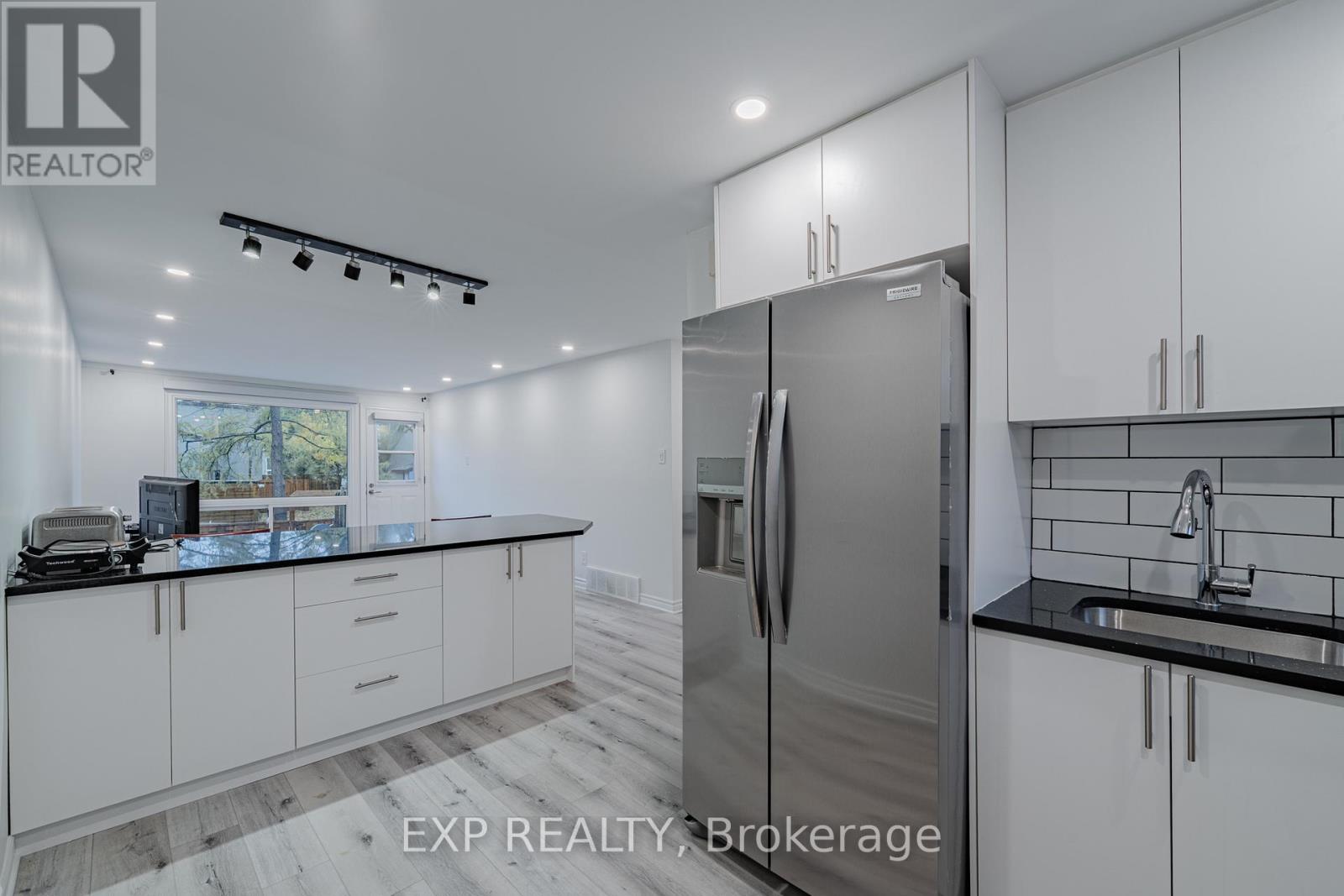 268 Woodfield Drive, Ottawa, Ontario  K2G 4P2 - Photo 15 - X12496390