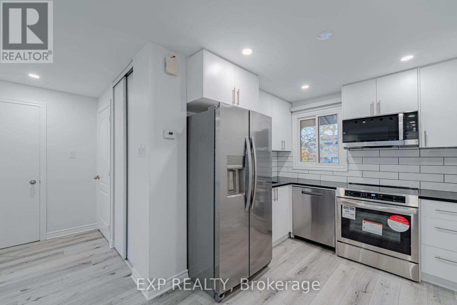 268 Woodfield Drive, Ottawa, Ontario  K2G 4P2 - Photo 16 - X12496390