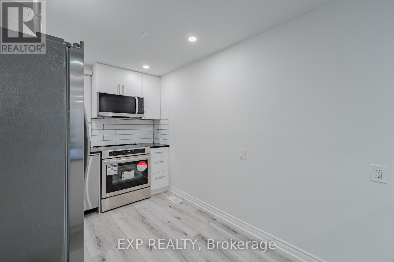 268 Woodfield Drive, Ottawa, Ontario  K2G 4P2 - Photo 18 - X12496390