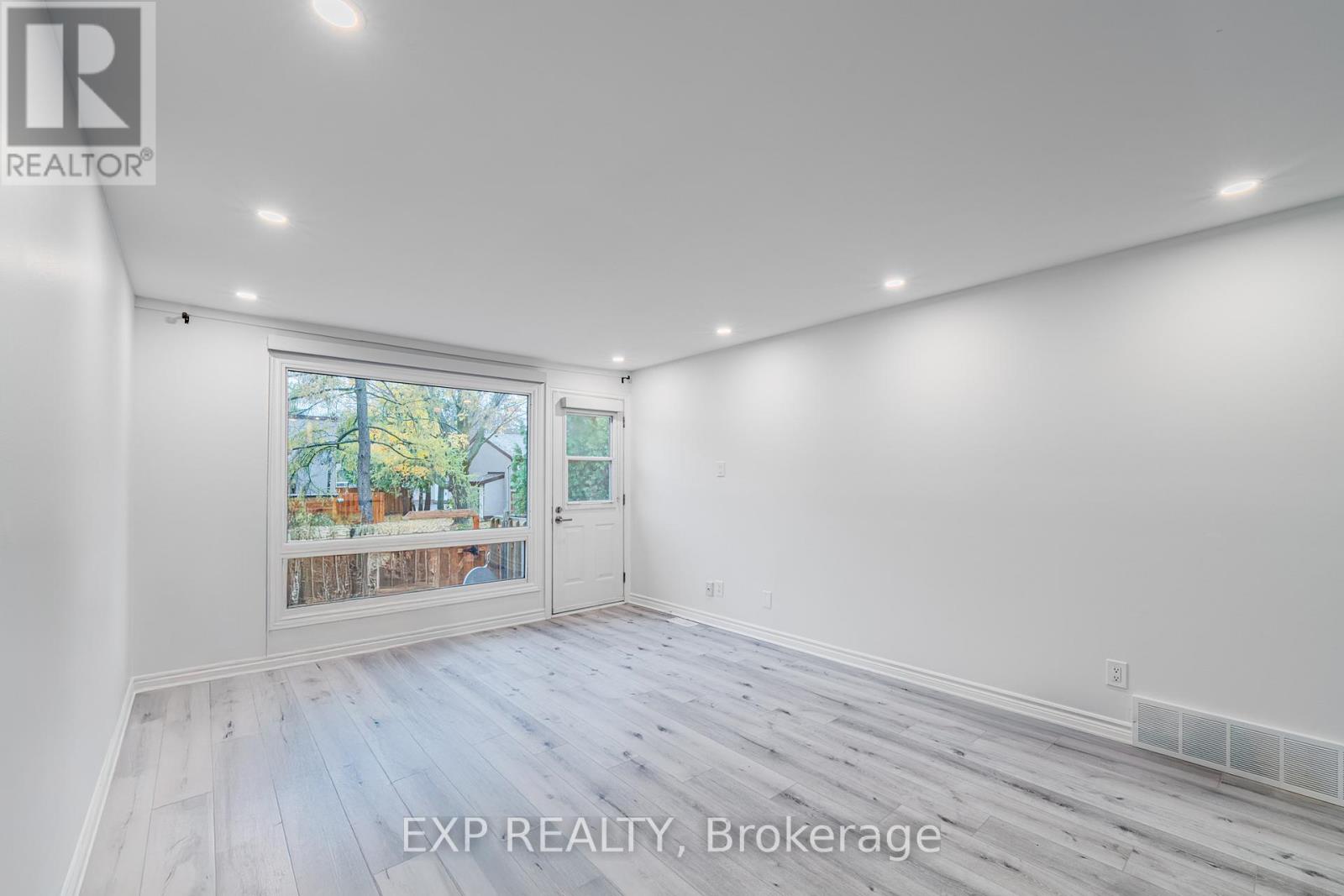 268 Woodfield Drive, Ottawa, Ontario  K2G 4P2 - Photo 7 - X12496390