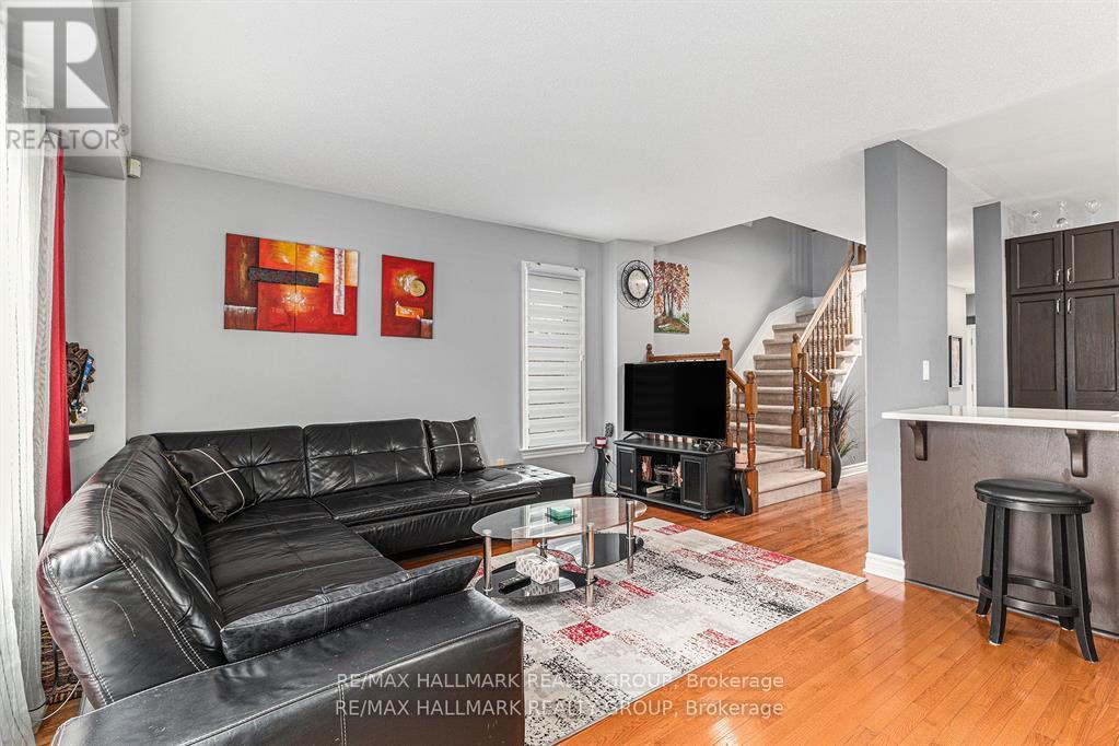 4220 Kelly Farm Drive, Ottawa, Ontario  K1T 0A5 - Photo 12 - X12496438