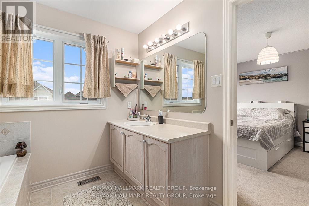 4220 Kelly Farm Drive, Ottawa, Ontario  K1T 0A5 - Photo 17 - X12496438