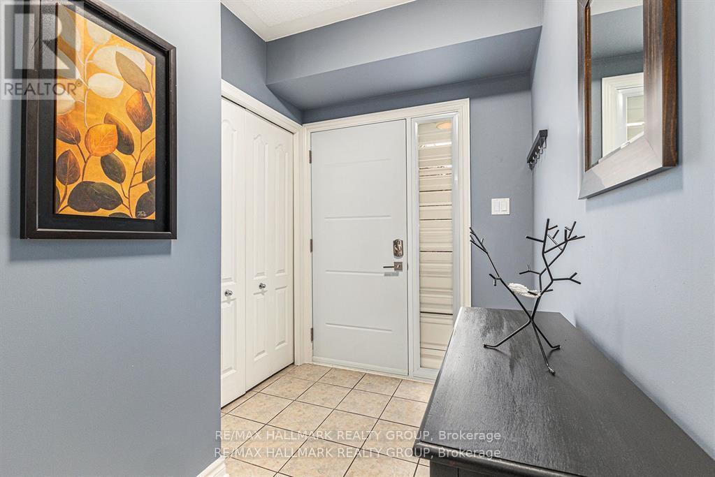 4220 Kelly Farm Drive, Ottawa, Ontario  K1T 0A5 - Photo 5 - X12496438