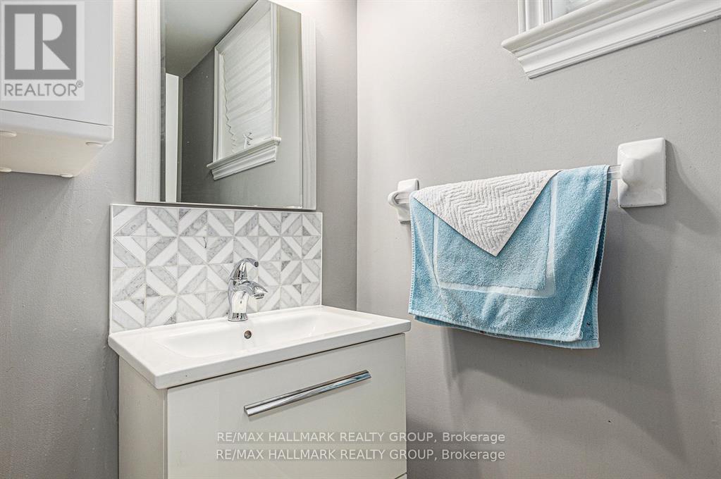 4220 Kelly Farm Drive, Ottawa, Ontario  K1T 0A5 - Photo 6 - X12496438