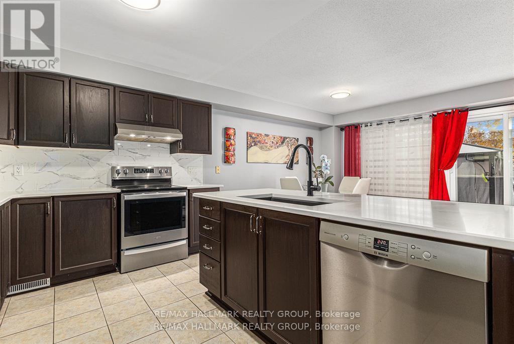 4220 Kelly Farm Drive, Ottawa, Ontario  K1T 0A5 - Photo 8 - X12496438