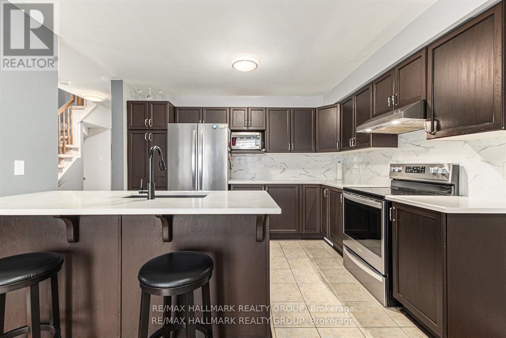 4220 Kelly Farm Drive, Ottawa, Ontario  K1T 0A5 - Photo 9 - X12496438