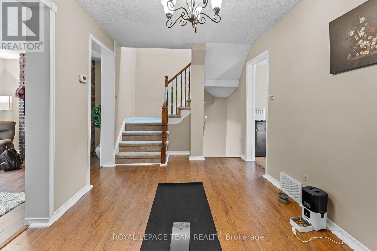 1120 Chimney Hill Way, Ottawa, Ontario  K1J 8Z6 - Photo 12 - X12496490
