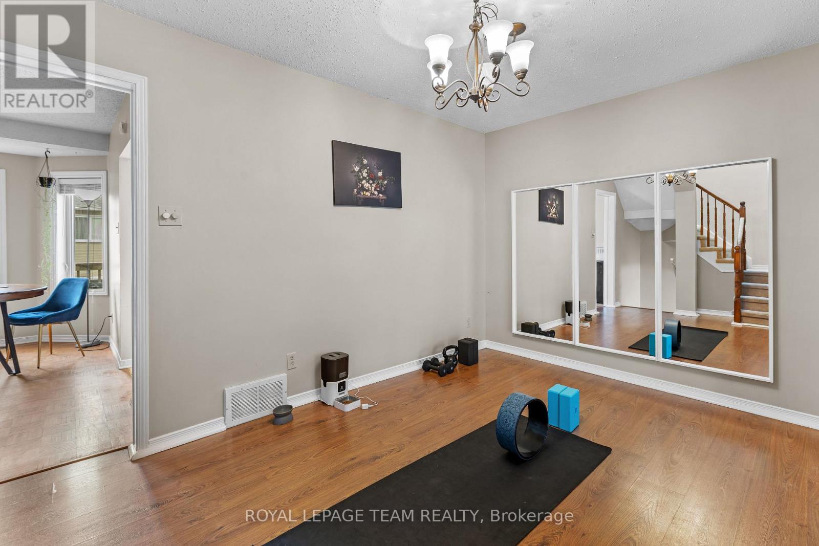 1120 Chimney Hill Way, Ottawa, Ontario  K1J 8Z6 - Photo 8 - X12496490