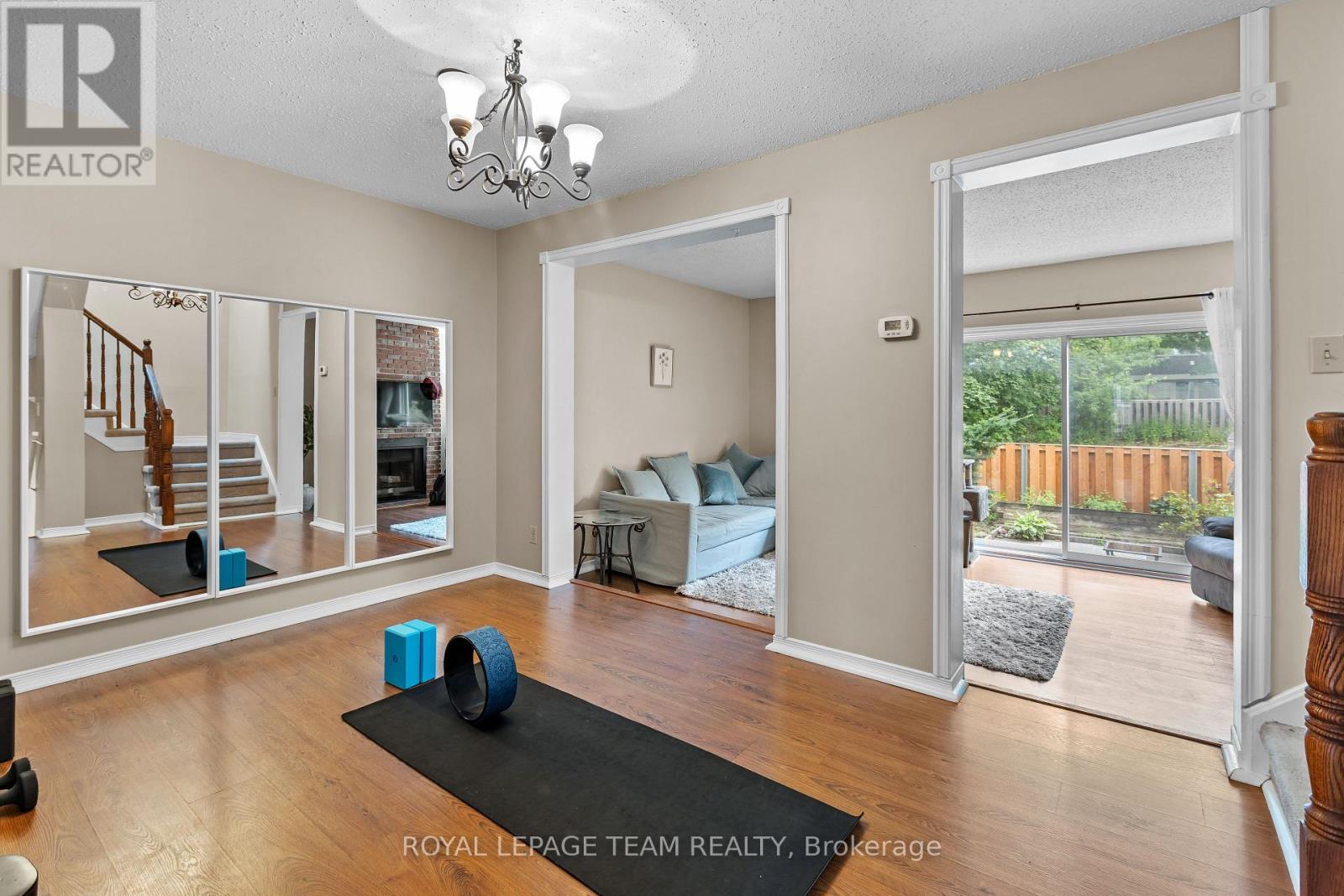 1120 Chimney Hill Way, Ottawa, Ontario  K1J 8Z6 - Photo 9 - X12496490