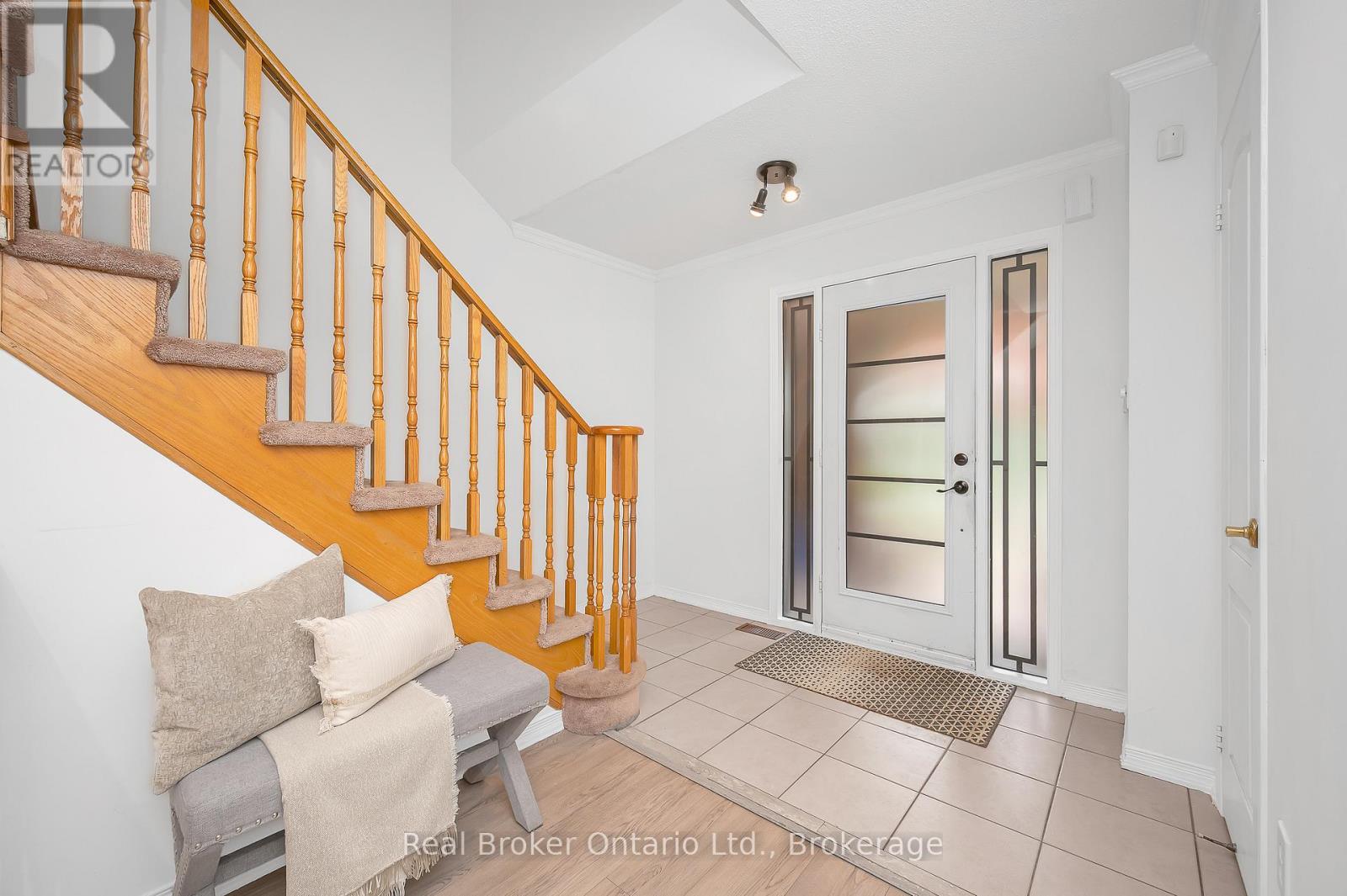 248 Hawkview Boulevard, Vaughan, Ontario  L4H 2G6 - Photo 5 - N12496324