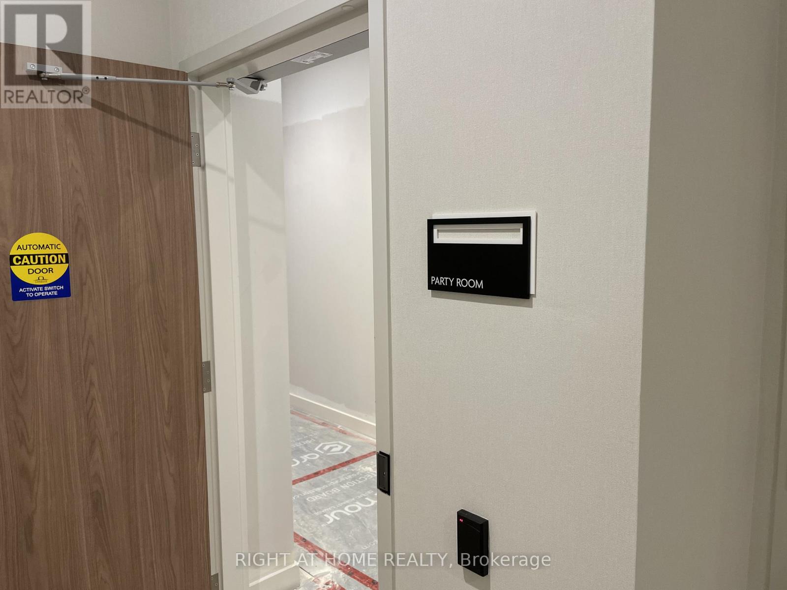 323 - 1 Kyle Lowry Road, Toronto, Ontario  M3C 1H7 - Photo 30 - C12496164