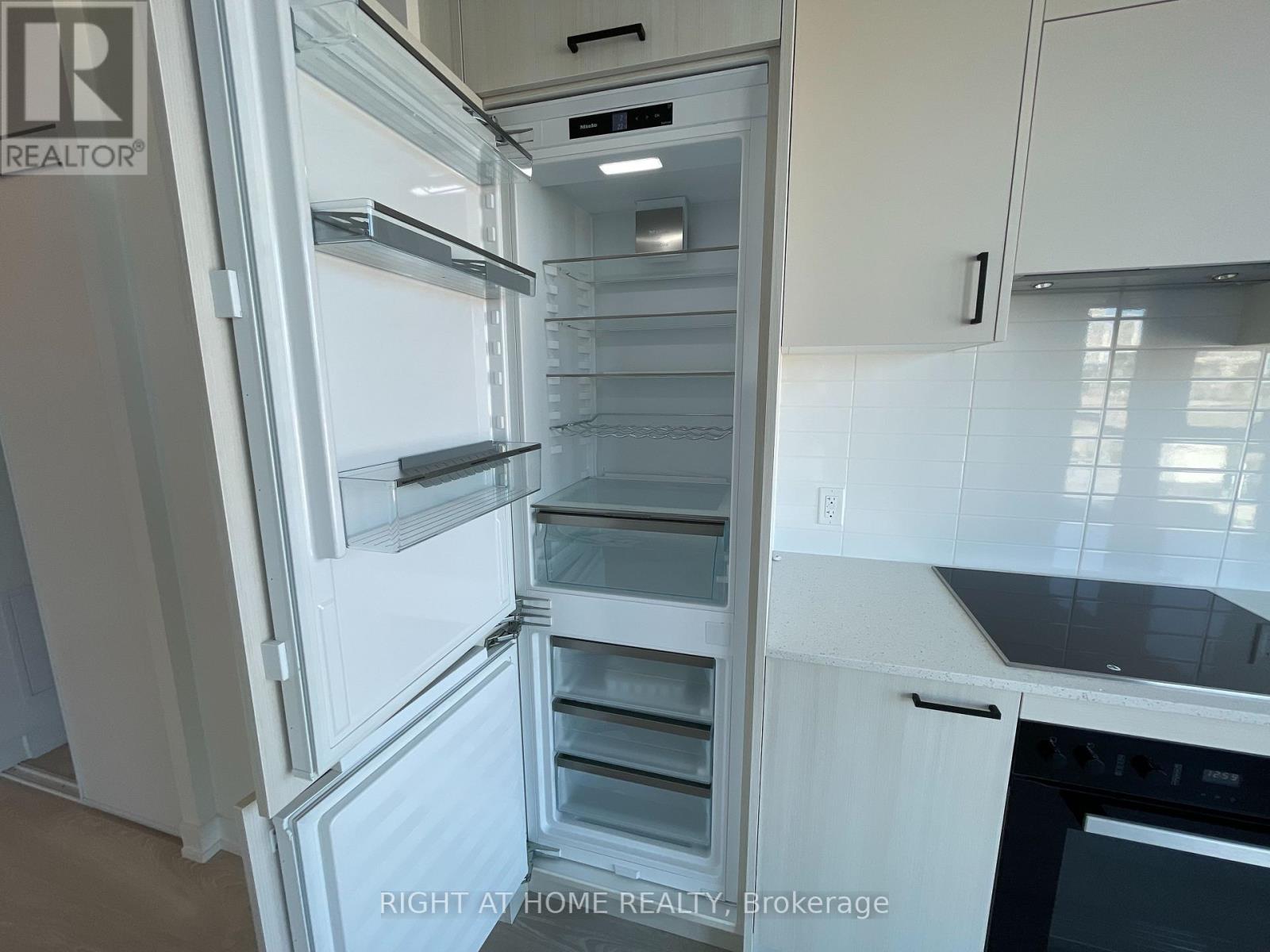 323 - 1 Kyle Lowry Road, Toronto, Ontario  M3C 1H7 - Photo 8 - C12496164