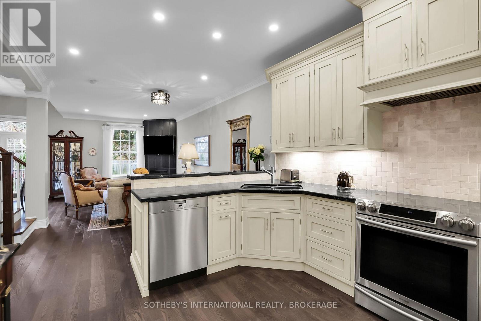 4 - 175 Queen Street N, Niagara-On-The-Lake, Ontario  L0S 1J0 - Photo 8 - X12496288