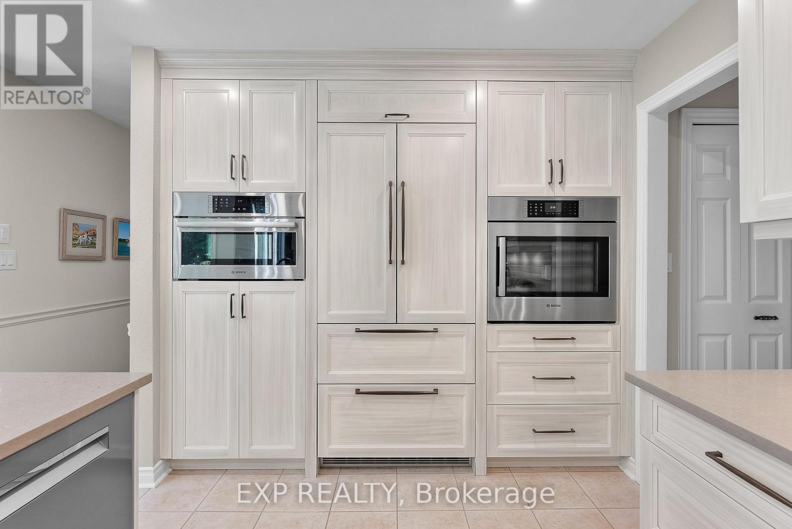 6748 January Drive, Niagara Falls (Stamford), Ontario  L2J 4J4 - Photo 11 - X12496302