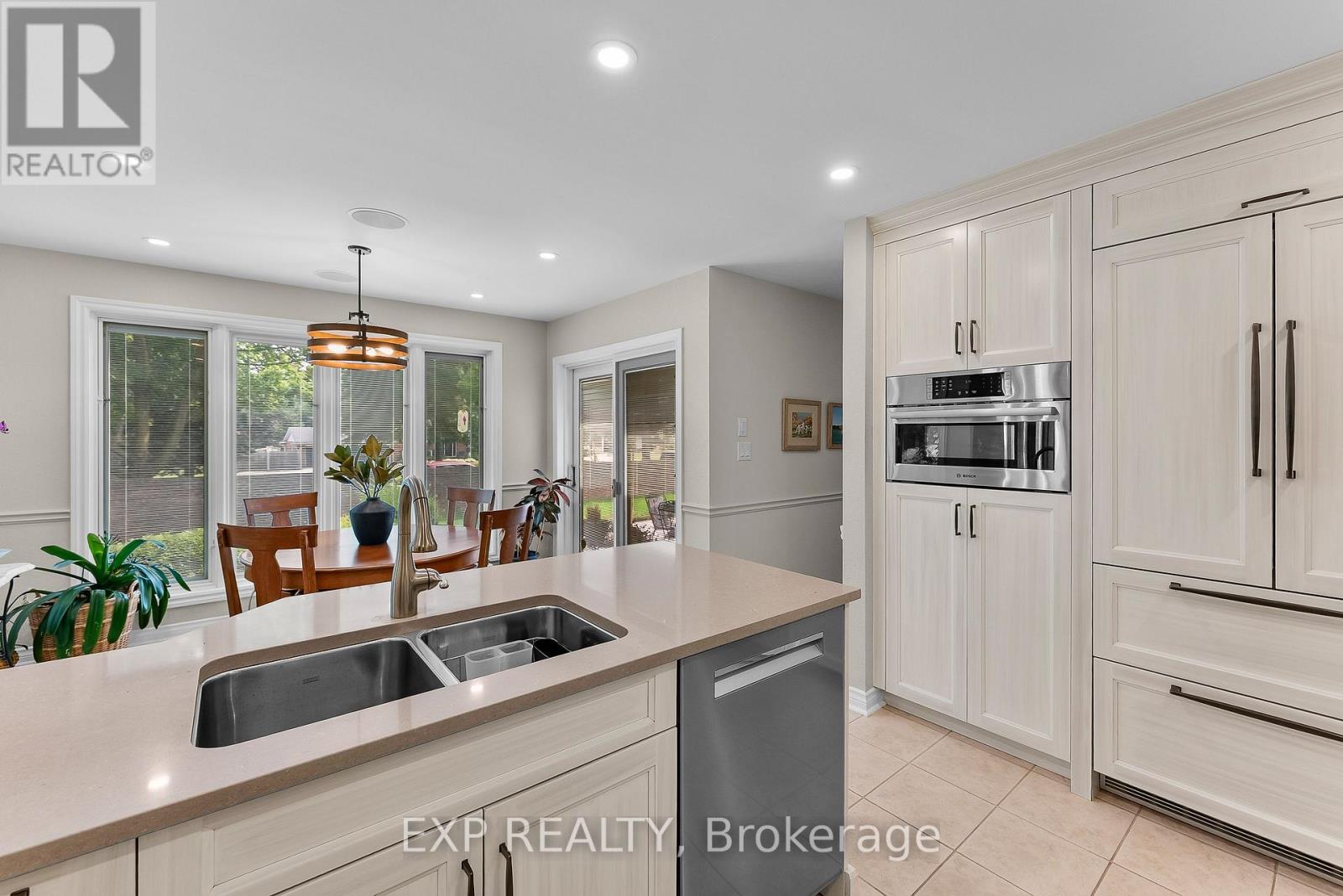 6748 January Drive, Niagara Falls (Stamford), Ontario  L2J 4J4 - Photo 12 - X12496302