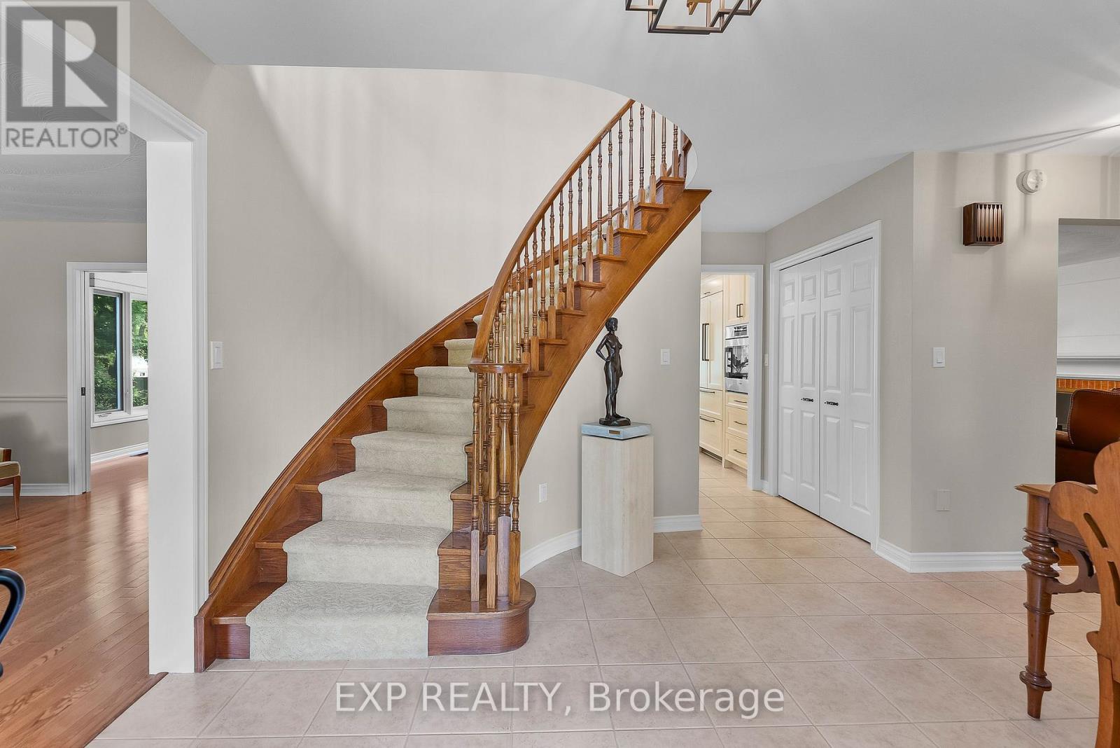 6748 January Drive, Niagara Falls (Stamford), Ontario  L2J 4J4 - Photo 6 - X12496302