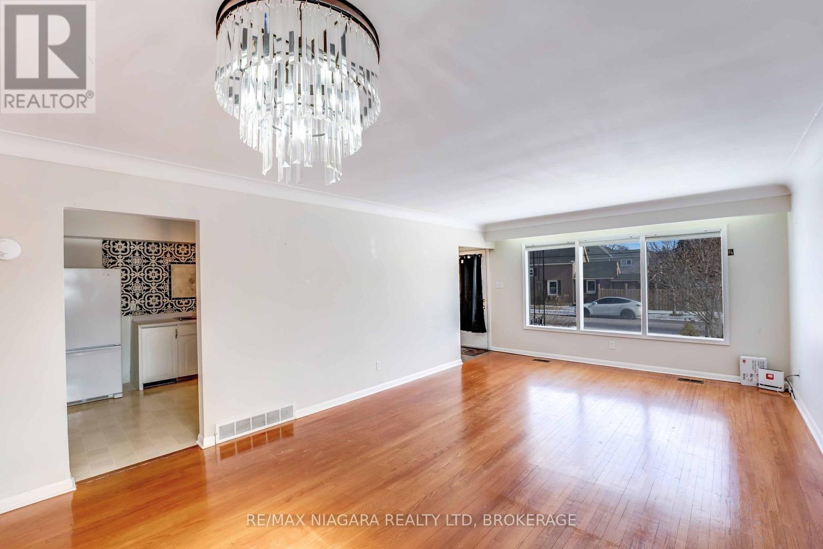 Main Level - 144 Elm Street, Port Colborne, Ontario  L3K 4N4 - Photo 5 - X12496318