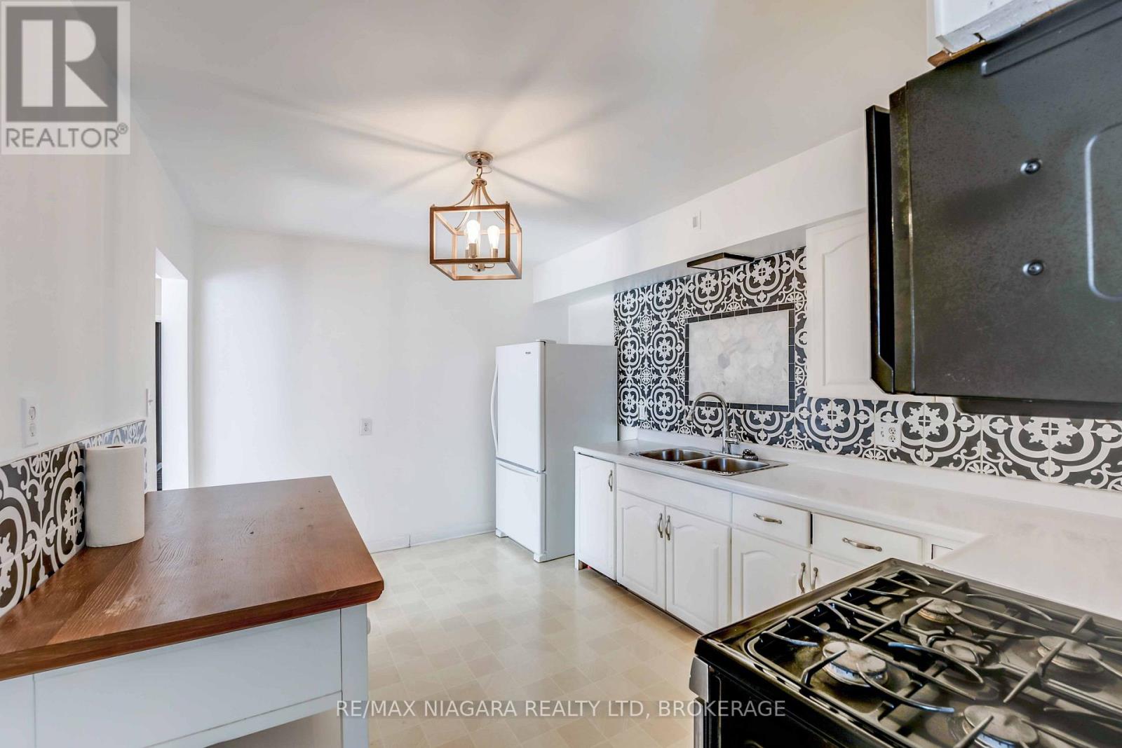 Main Level - 144 Elm Street, Port Colborne, Ontario  L3K 4N4 - Photo 6 - X12496318