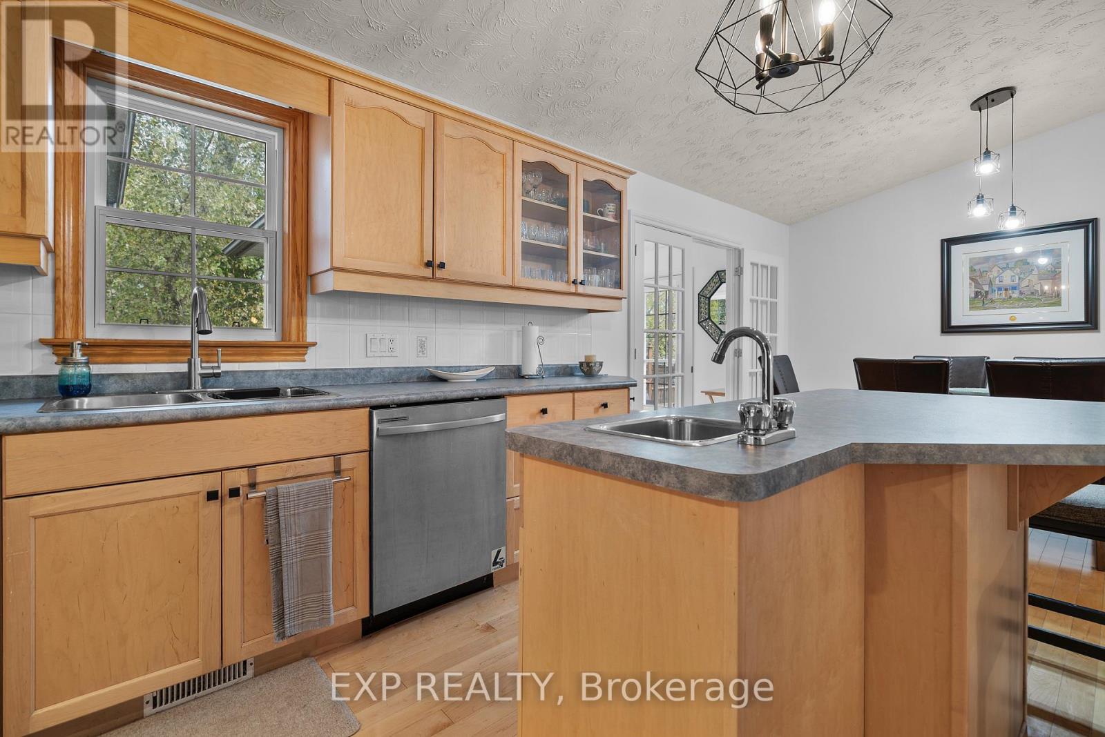 93 Park Street, Fort Erie (Ridgeway), Ontario  L0S 1N0 - Photo 13 - X12496496