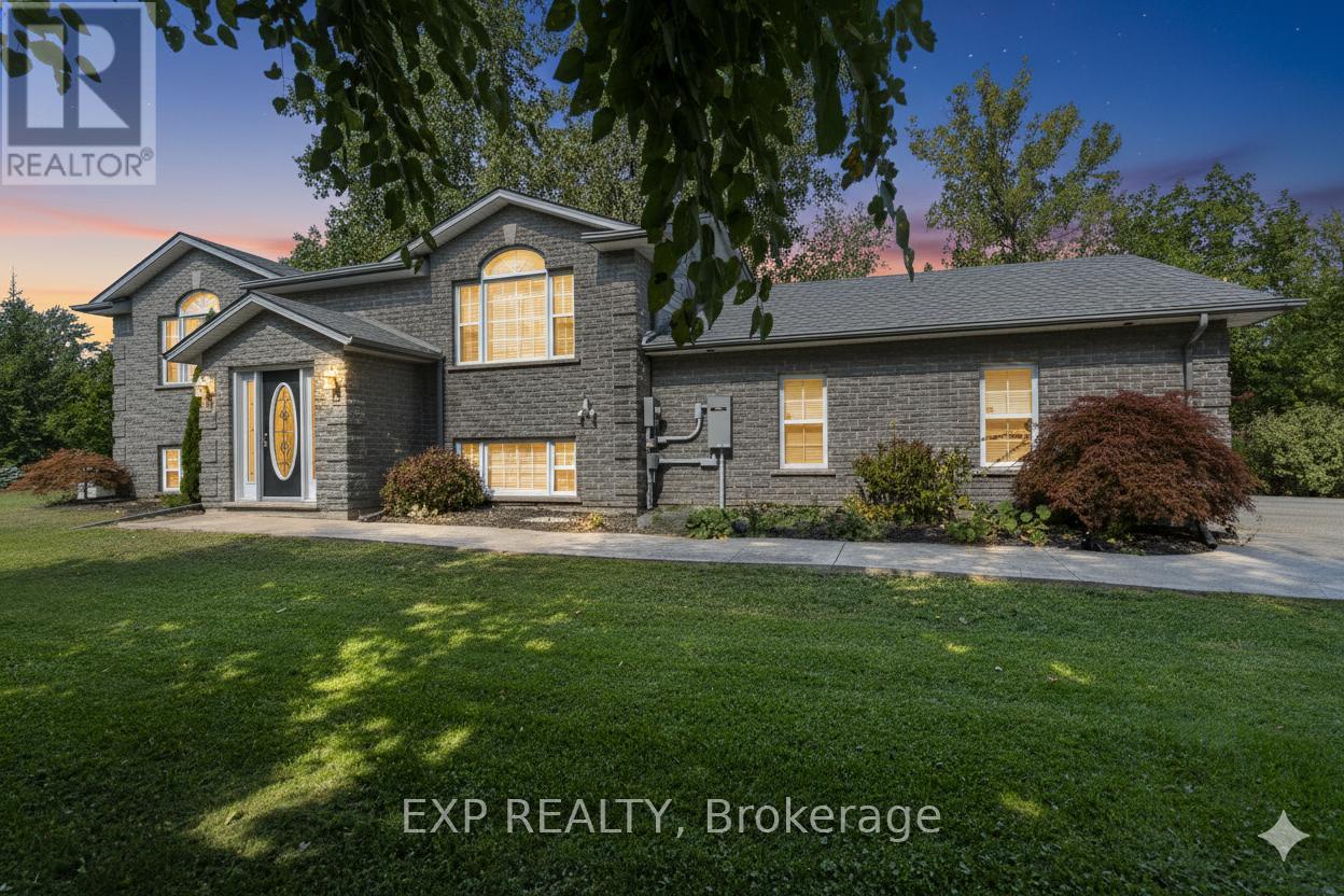 93 Park Street, Fort Erie (Ridgeway), Ontario  L0S 1N0 - Photo 2 - X12496496