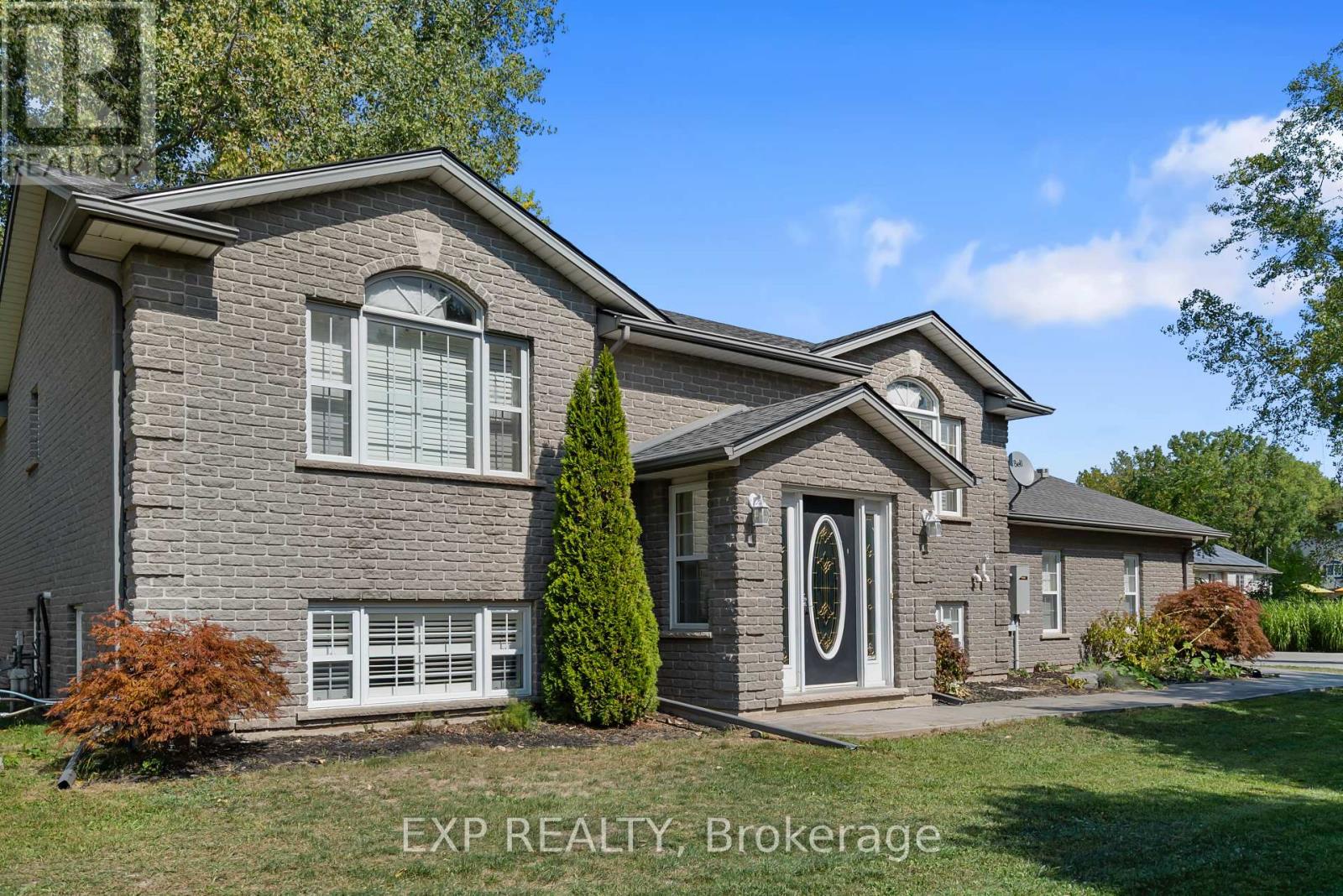 93 Park Street, Fort Erie (Ridgeway), Ontario  L0S 1N0 - Photo 3 - X12496496