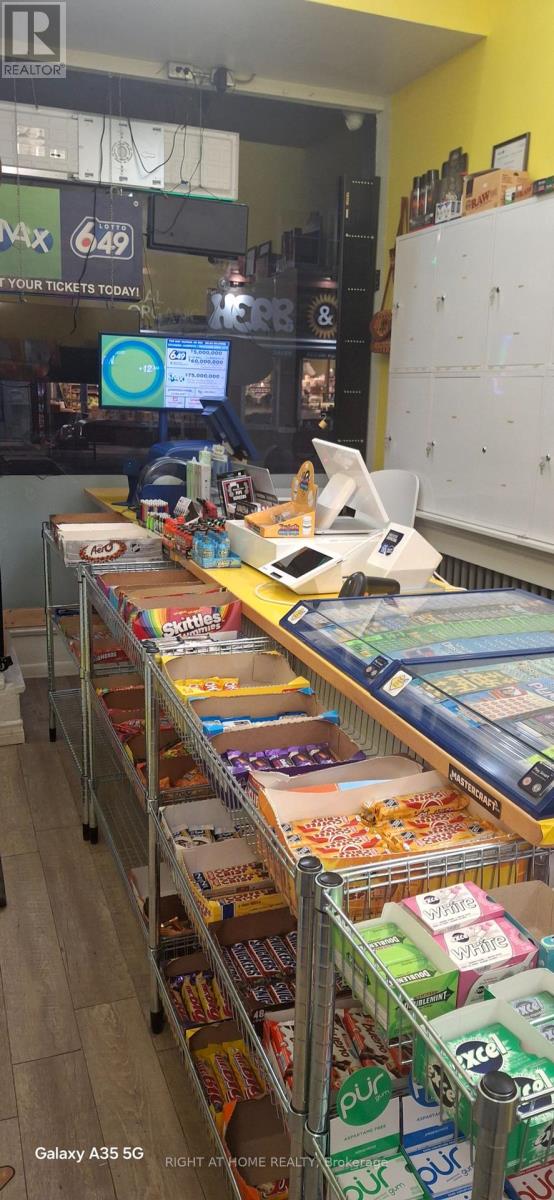 370 Bank Street, Ottawa, Ontario  K2P 1Y2 - Photo 2 - X12170980