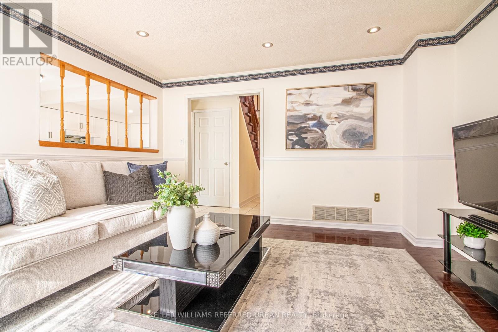 63 Holmbush Crescent, Toronto (Steeles), Ontario  M1V 2Y8 - Photo 3 - E12496122