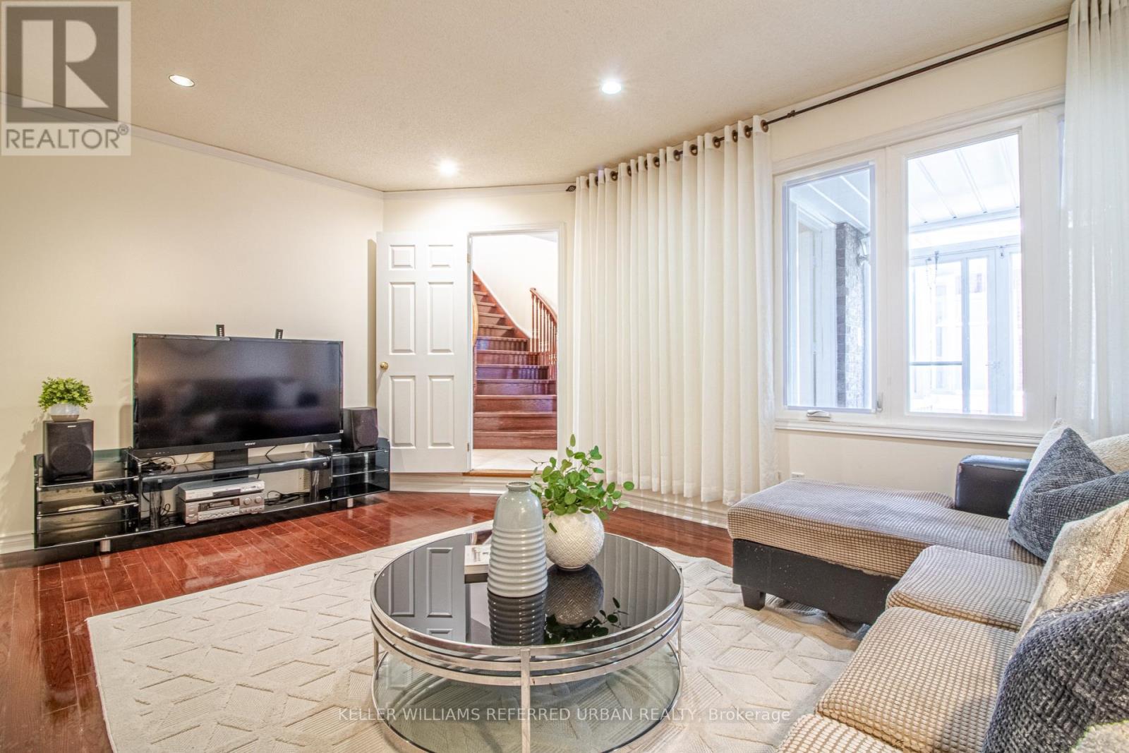 63 Holmbush Crescent, Toronto (Steeles), Ontario  M1V 2Y8 - Photo 7 - E12496122