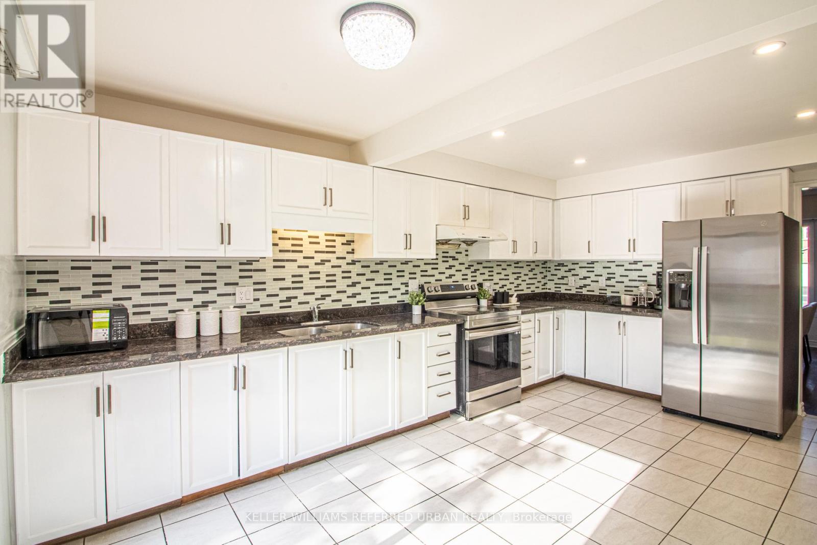 63 Holmbush Crescent, Toronto (Steeles), Ontario  M1V 2Y8 - Photo 8 - E12496122