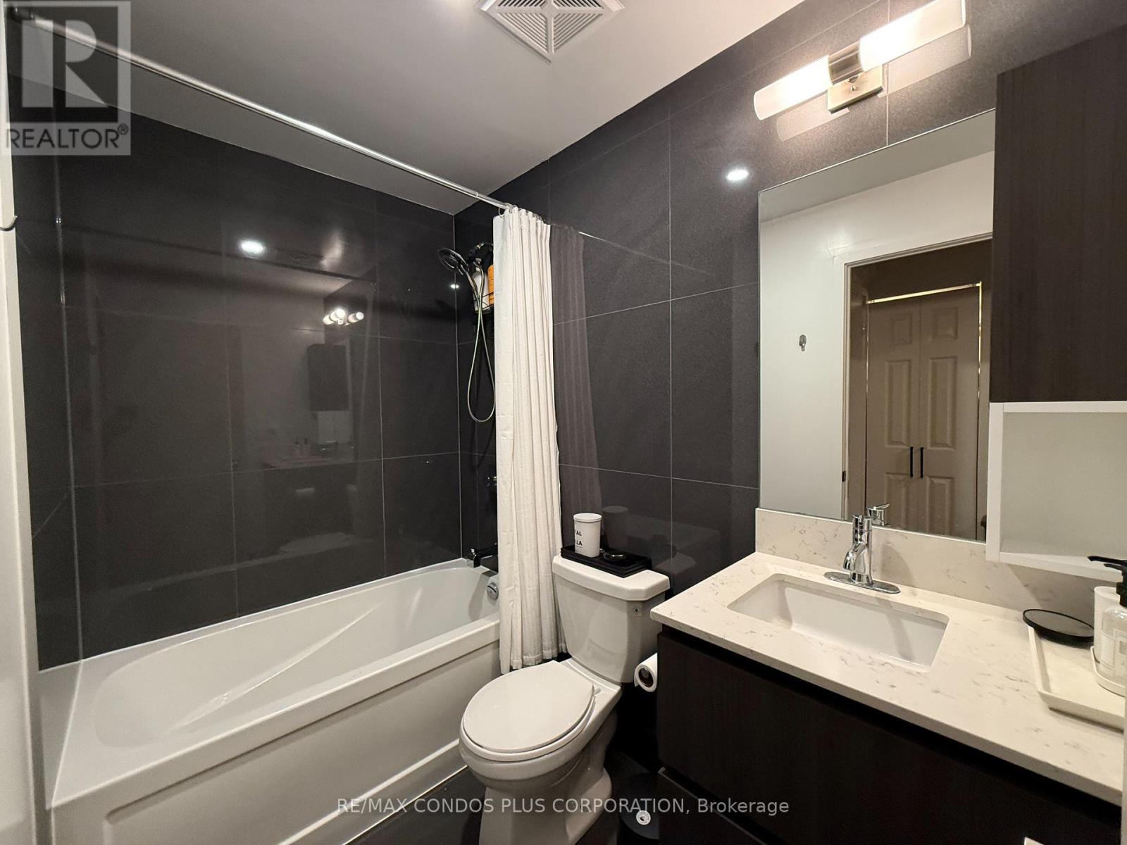 205 - 665 Queen Street E, Toronto, Ontario  M4M 0G3 - Photo 11 - E12496166