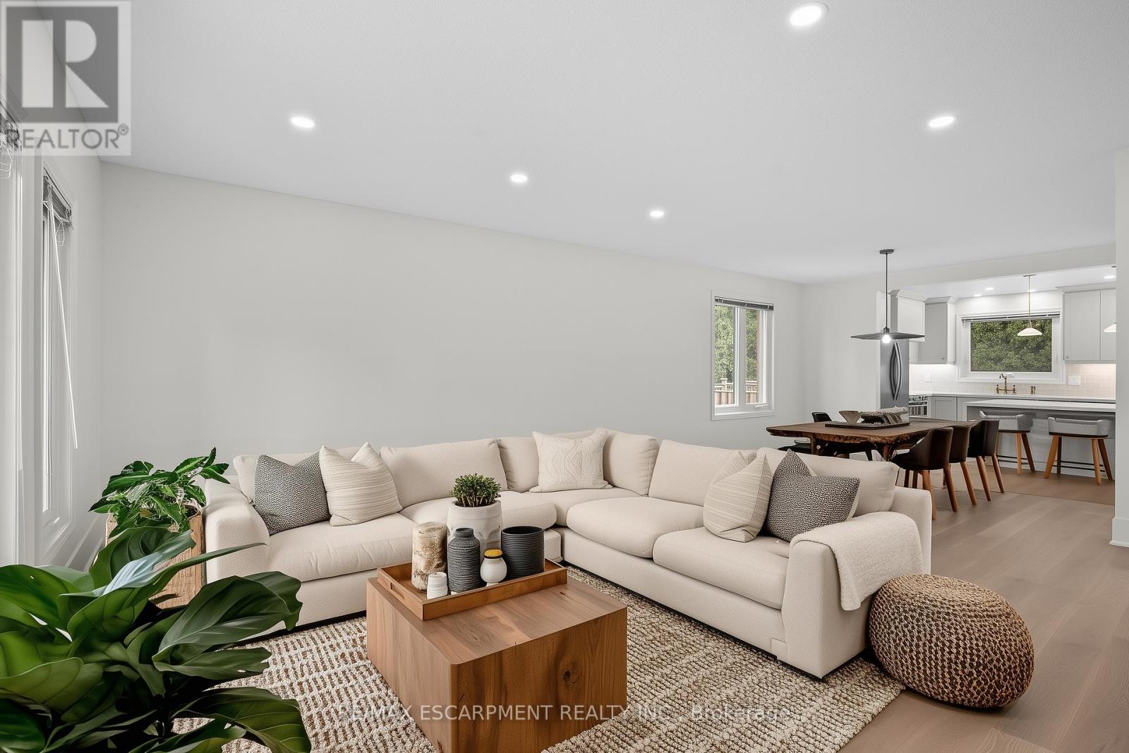 31 Inglewood Place, Whitby (Blue Grass Meadows), Ontario  L1N 8Z9 - Photo 3 - E12496216