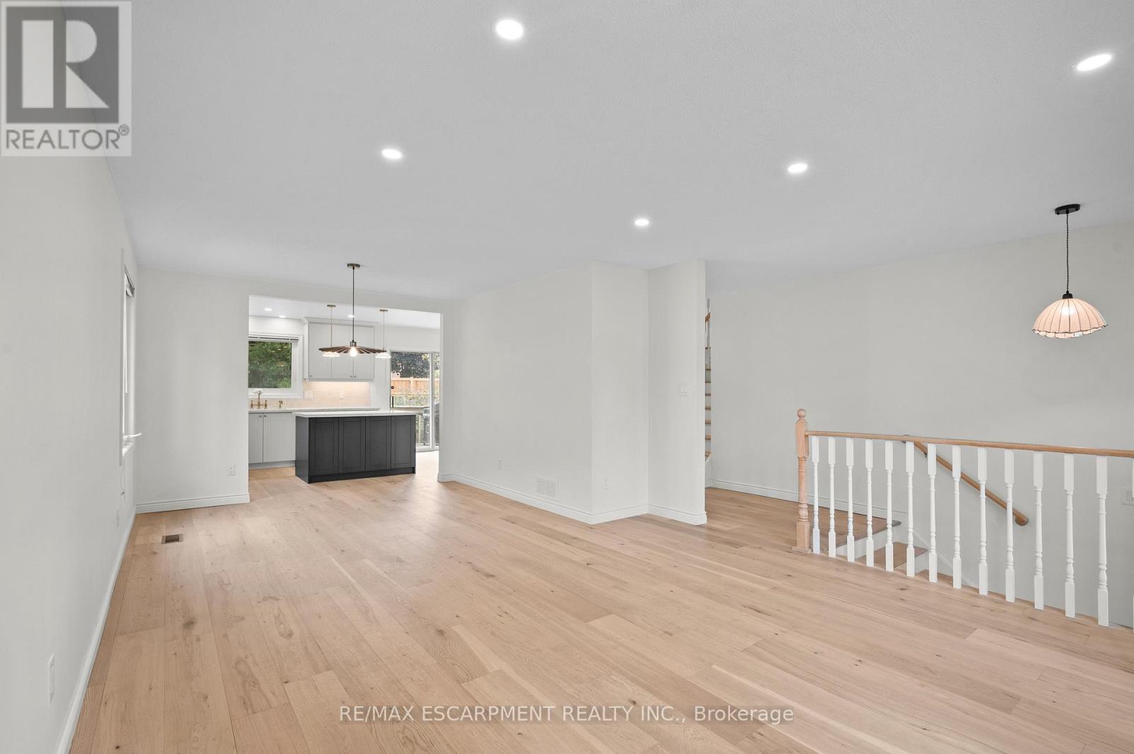 31 Inglewood Place, Whitby (Blue Grass Meadows), Ontario  L1N 8Z9 - Photo 4 - E12496216