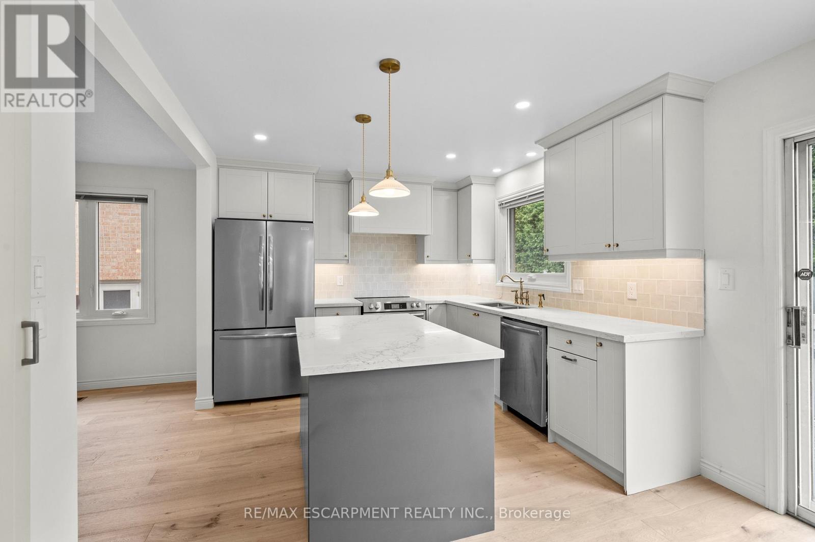 31 Inglewood Place, Whitby (Blue Grass Meadows), Ontario  L1N 8Z9 - Photo 5 - E12496216