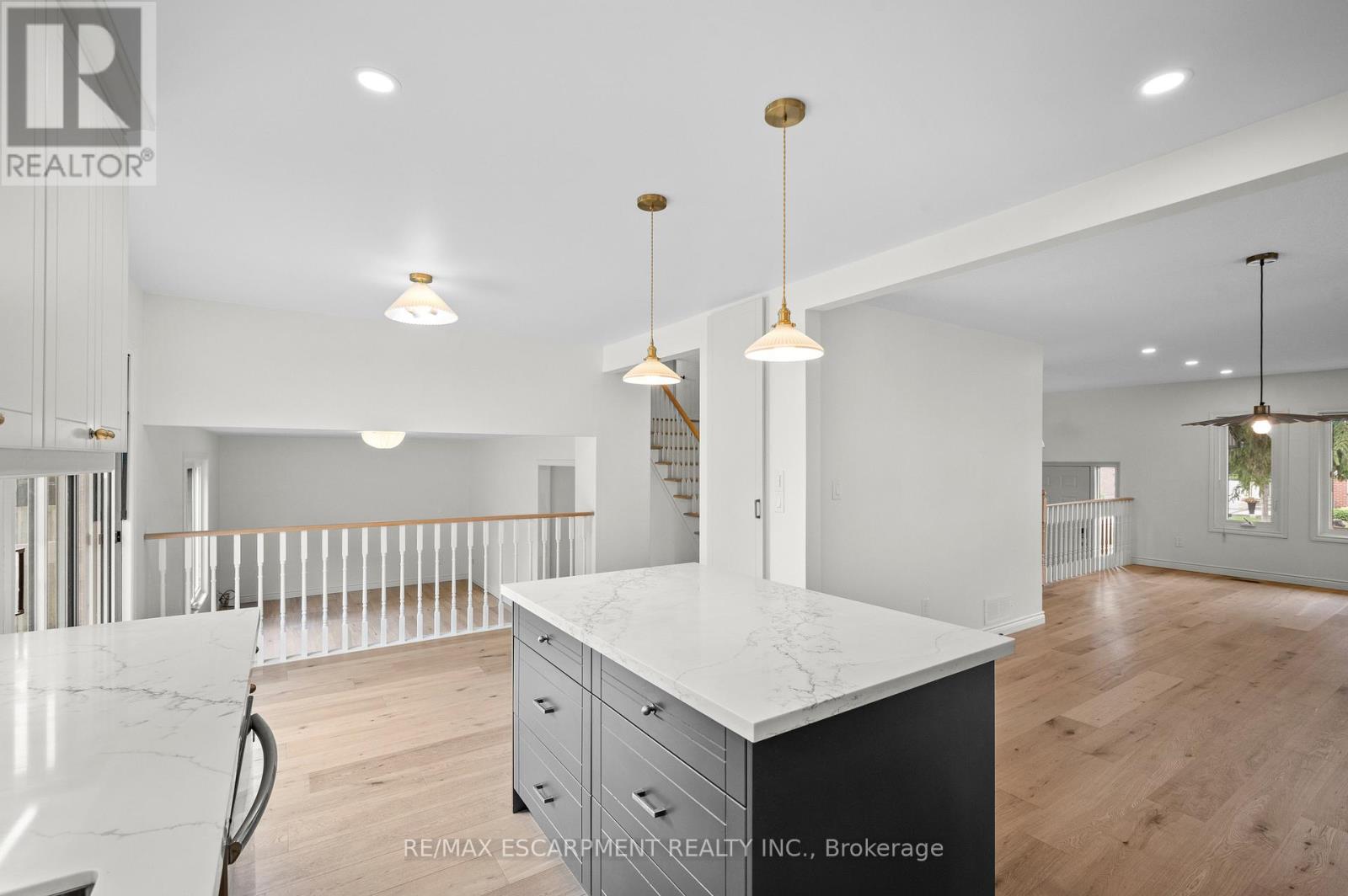 31 Inglewood Place, Whitby (Blue Grass Meadows), Ontario  L1N 8Z9 - Photo 6 - E12496216