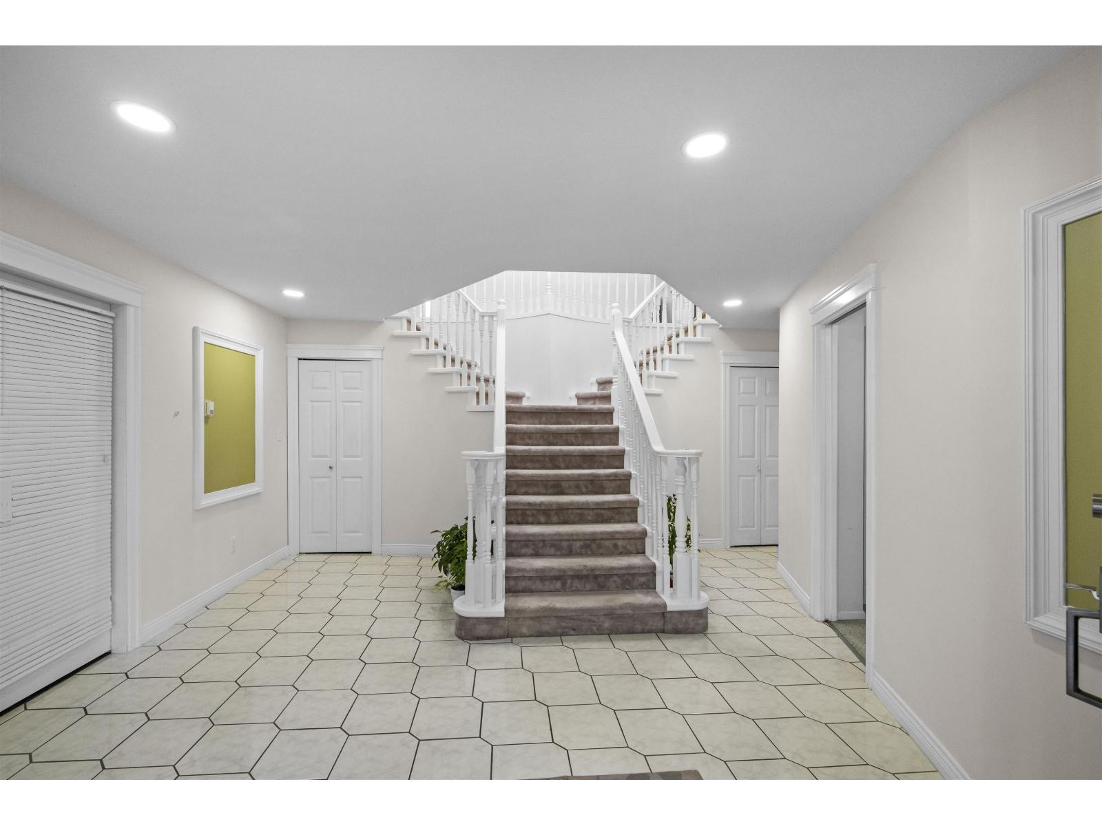 12604 68 Avenue, Surrey, British Columbia  V3W 1G4 - Photo 3 - R3038696