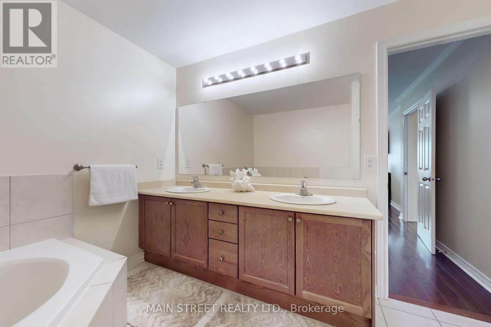 10 - 8900 Bathurst Street, Vaughan (Patterson), Ontario  L4J 8A7 - Photo 24 - N12496162