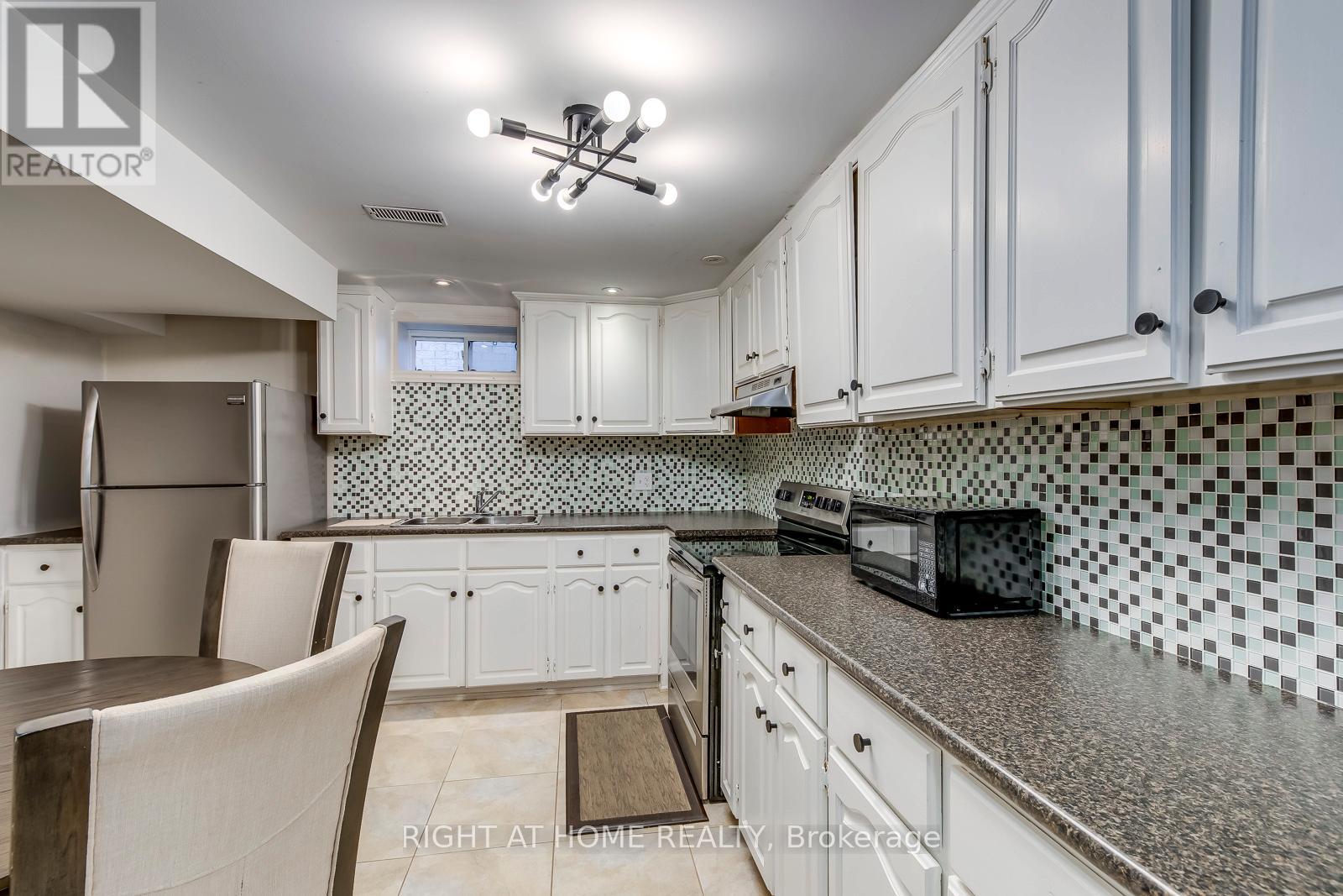 Lower - 56 Barberry Crescent, Richmond Hill, Ontario  L4E 4S6 - Photo 11 - N12496212