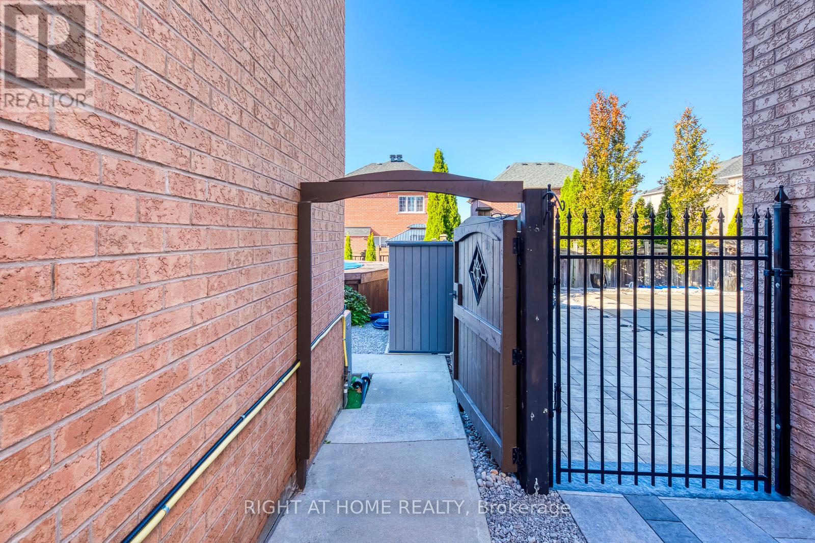 Lower - 56 Barberry Crescent, Richmond Hill, Ontario  L4E 4S6 - Photo 3 - N12496212