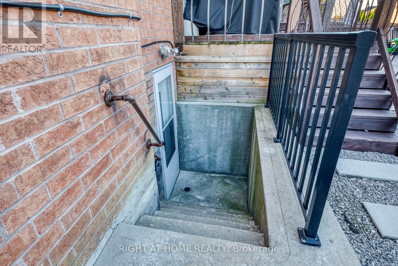 Lower - 56 Barberry Crescent, Richmond Hill, Ontario  L4E 4S6 - Photo 4 - N12496212