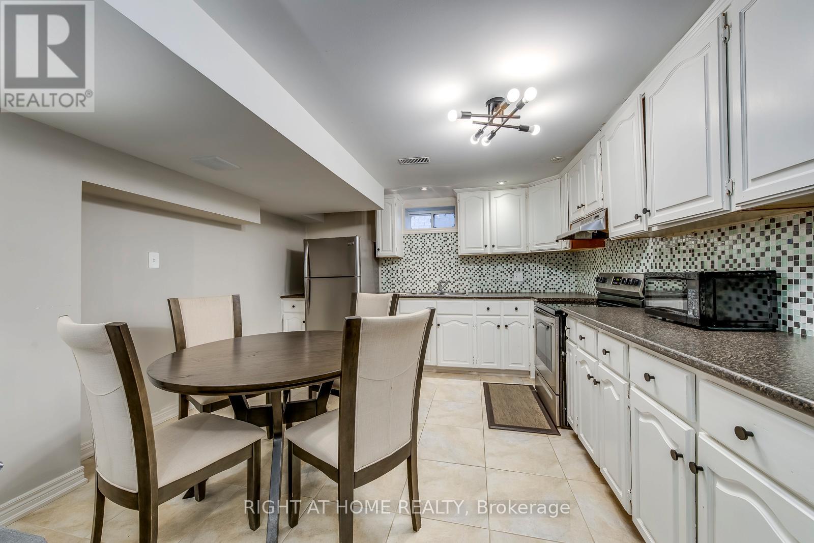 Lower - 56 Barberry Crescent, Richmond Hill, Ontario  L4E 4S6 - Photo 9 - N12496212