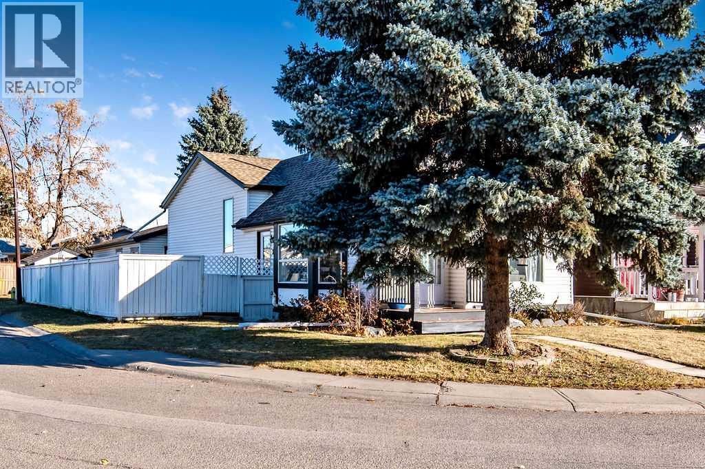 106 Woodfield Close Sw, Calgary, Alberta  T2W 3V4 - Photo 1 - A2268013