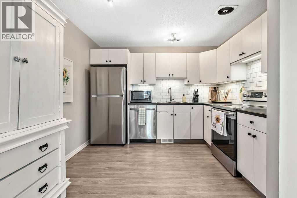 106 Woodfield Close Sw, Calgary, Alberta  T2W 3V4 - Photo 12 - A2268013