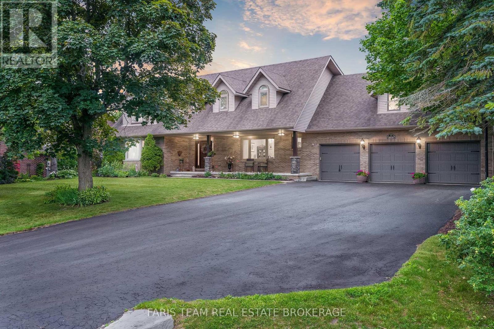 32 CAIRNS BOULEVARD, Springwater, Ontario